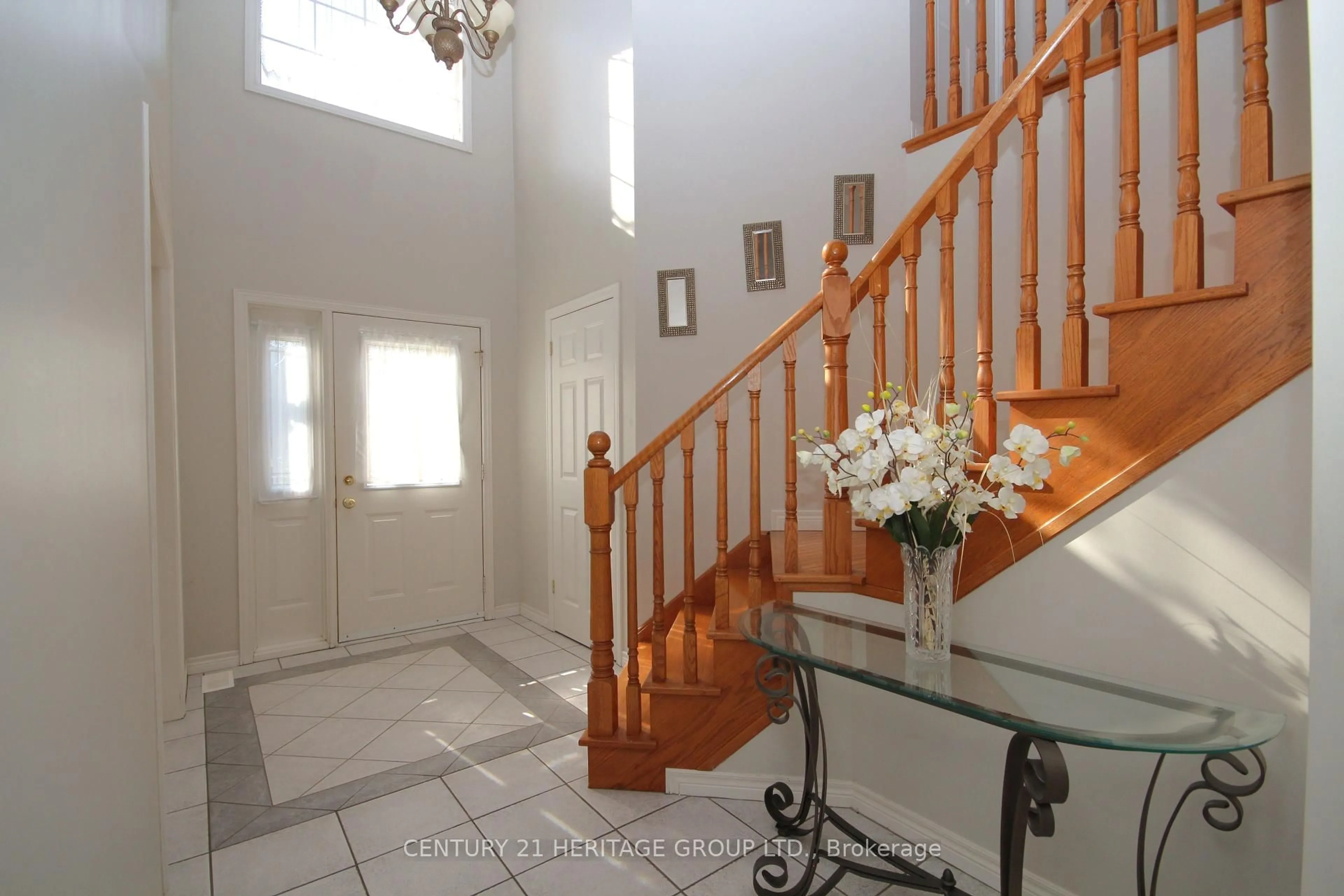 Indoor foyer for 306 Simcoe Rd, Bradford West Gwillimbury Ontario L3Z 1Y9