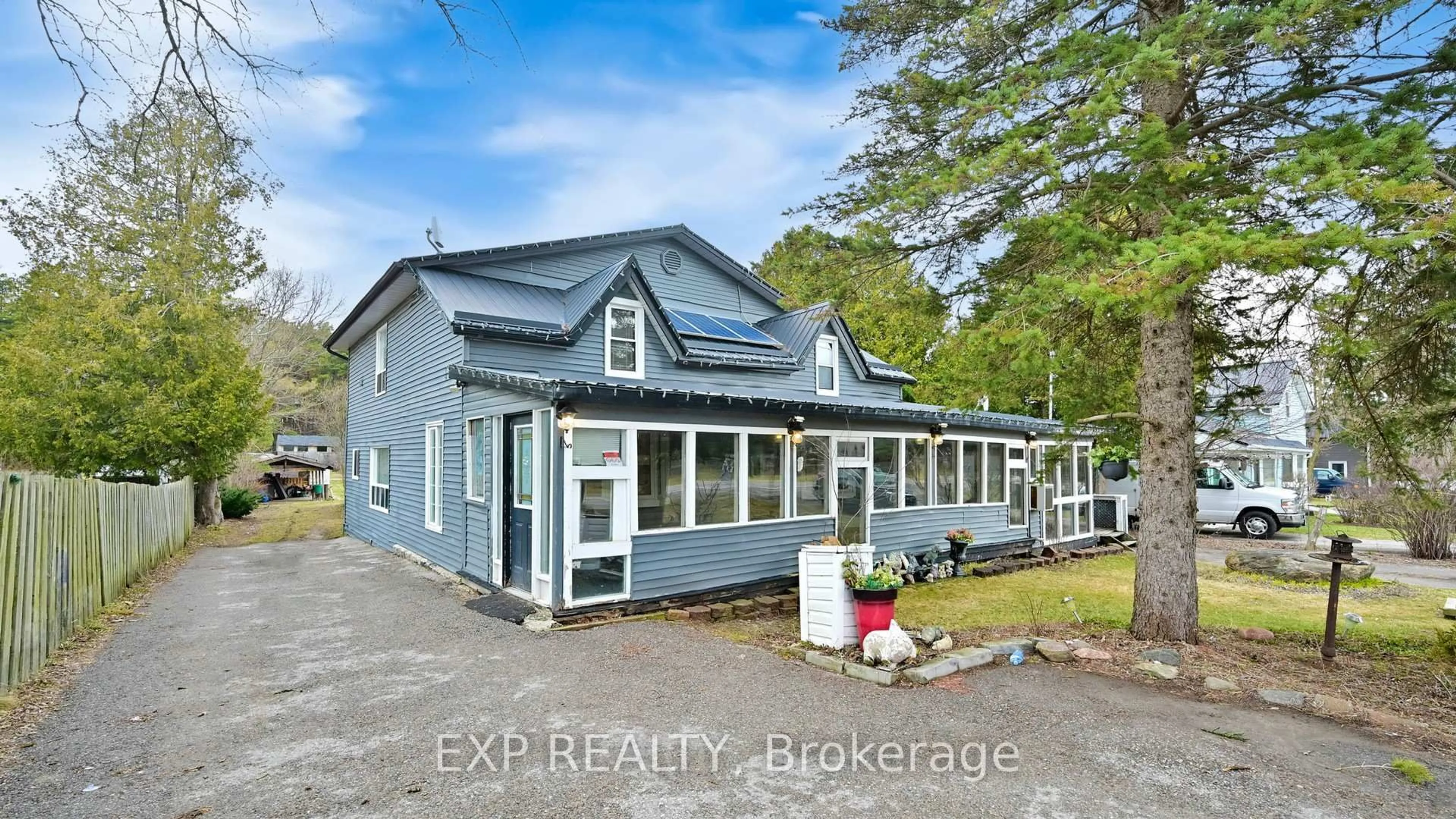 A pic from outside/outdoor area/front of a property/back of a property/a pic from drone, building for 246 Regional 8 Rd, Uxbridge Ontario L9P 1R1