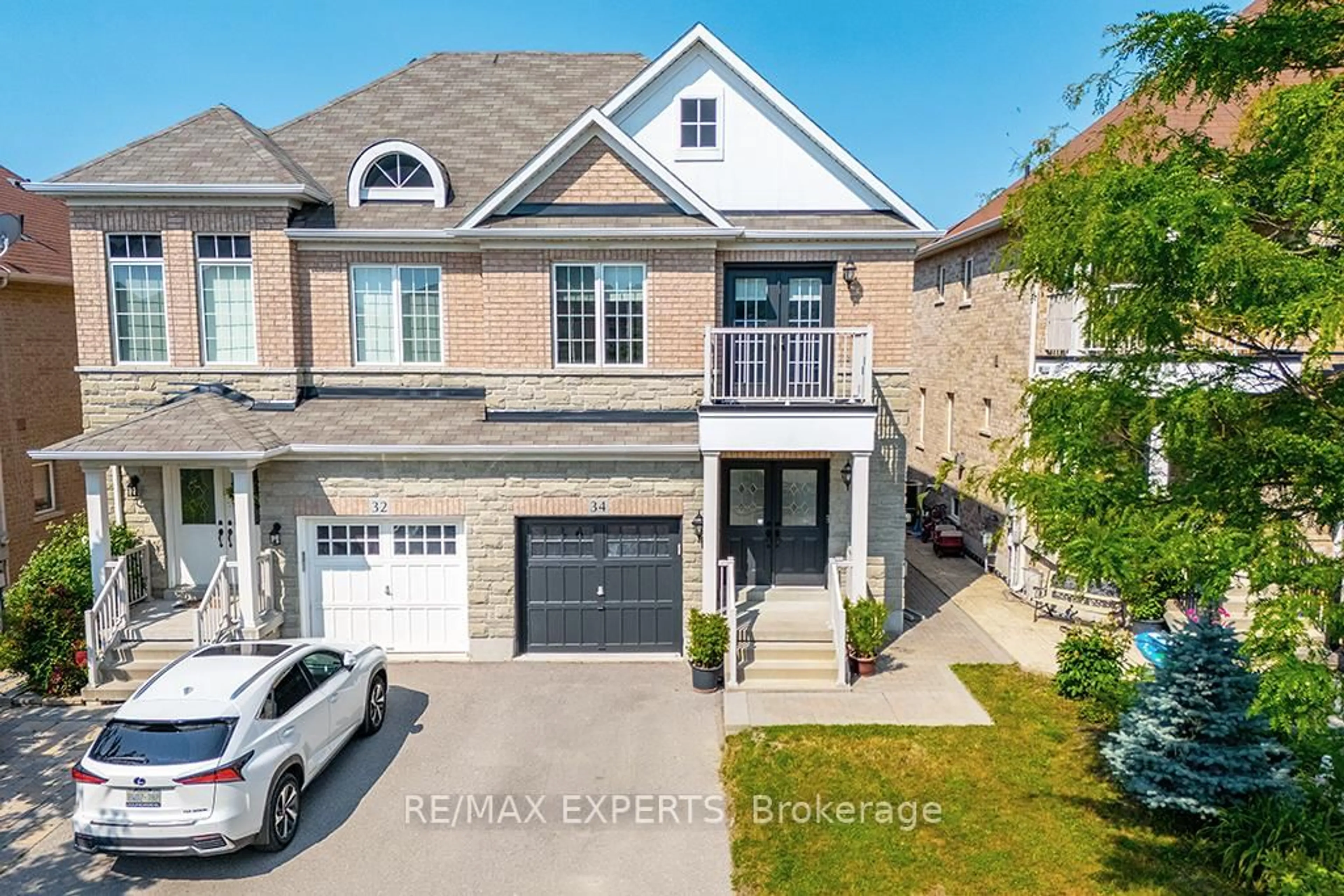 A pic from outside/outdoor area/front of a property/back of a property/a pic from drone, street for 34 Manordale Cres, Vaughan Ontario L4H 0T6