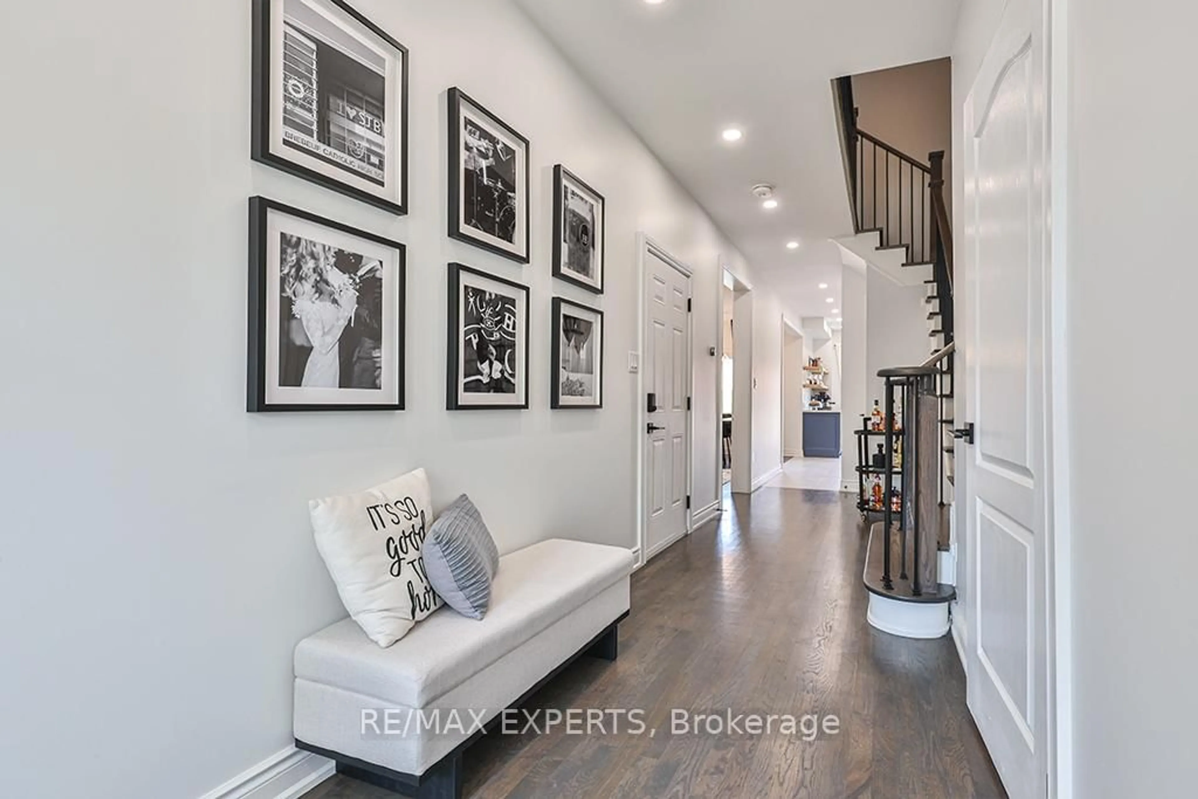 Indoor entryway for 34 Manordale Cres, Vaughan Ontario L4H 0T6