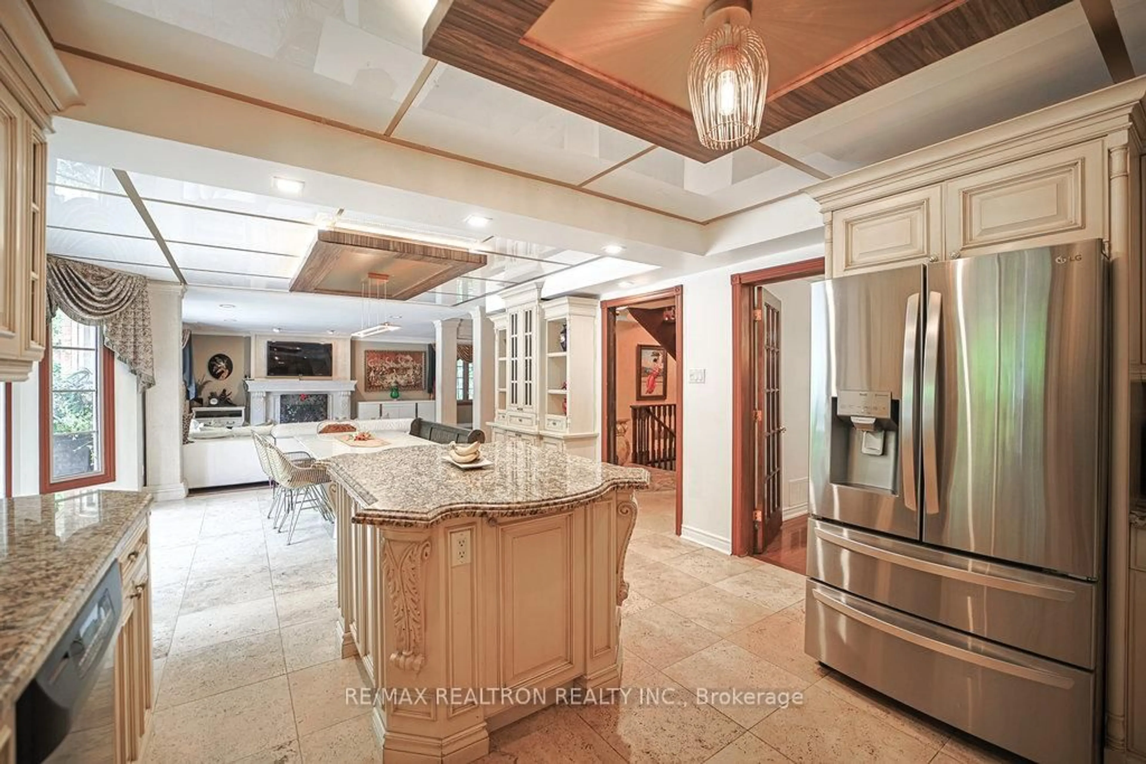 Open concept kitchen, ceramic/tile floor for 188 Strathearn Ave, Richmond Hill Ontario L4B 2S6