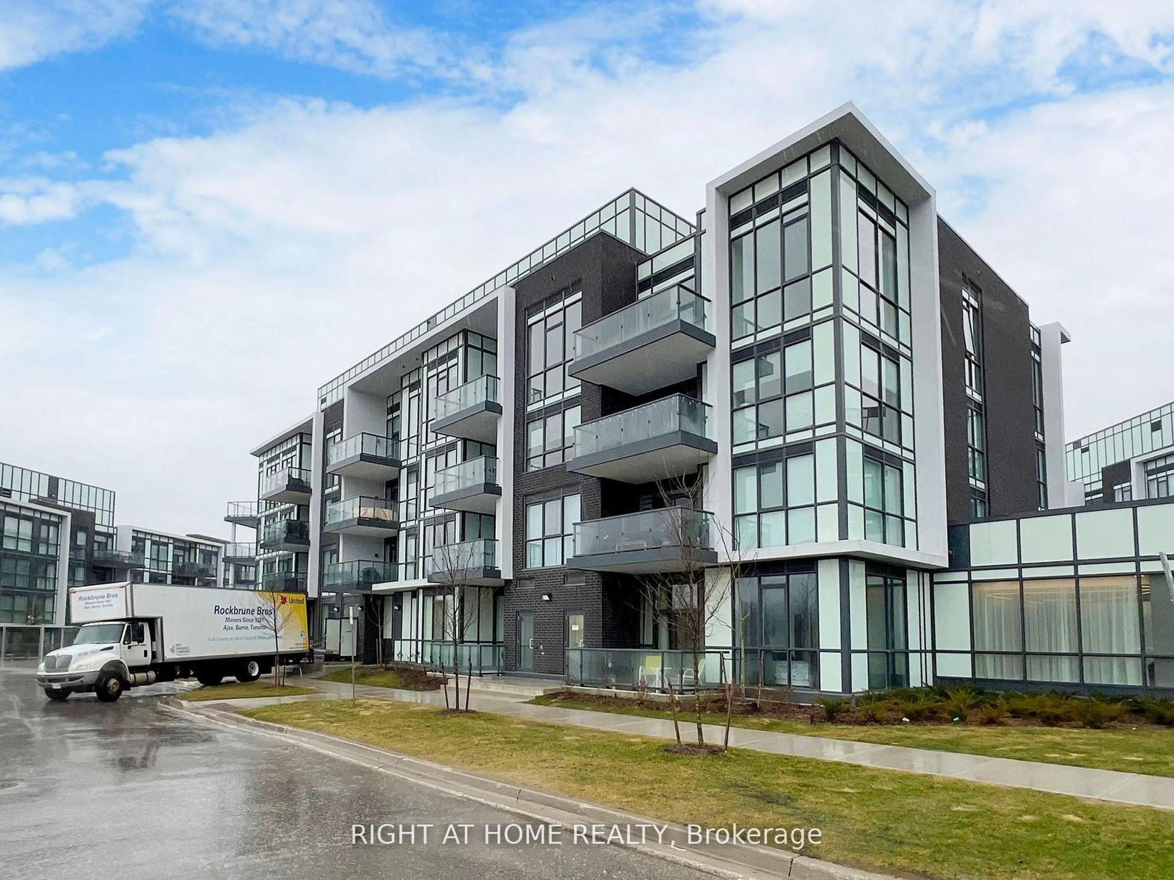 A pic from outside/outdoor area/front of a property/back of a property/a pic from drone, building for 415 Sea Ray Ave #224, Innisfil Ontario L9S 0R5