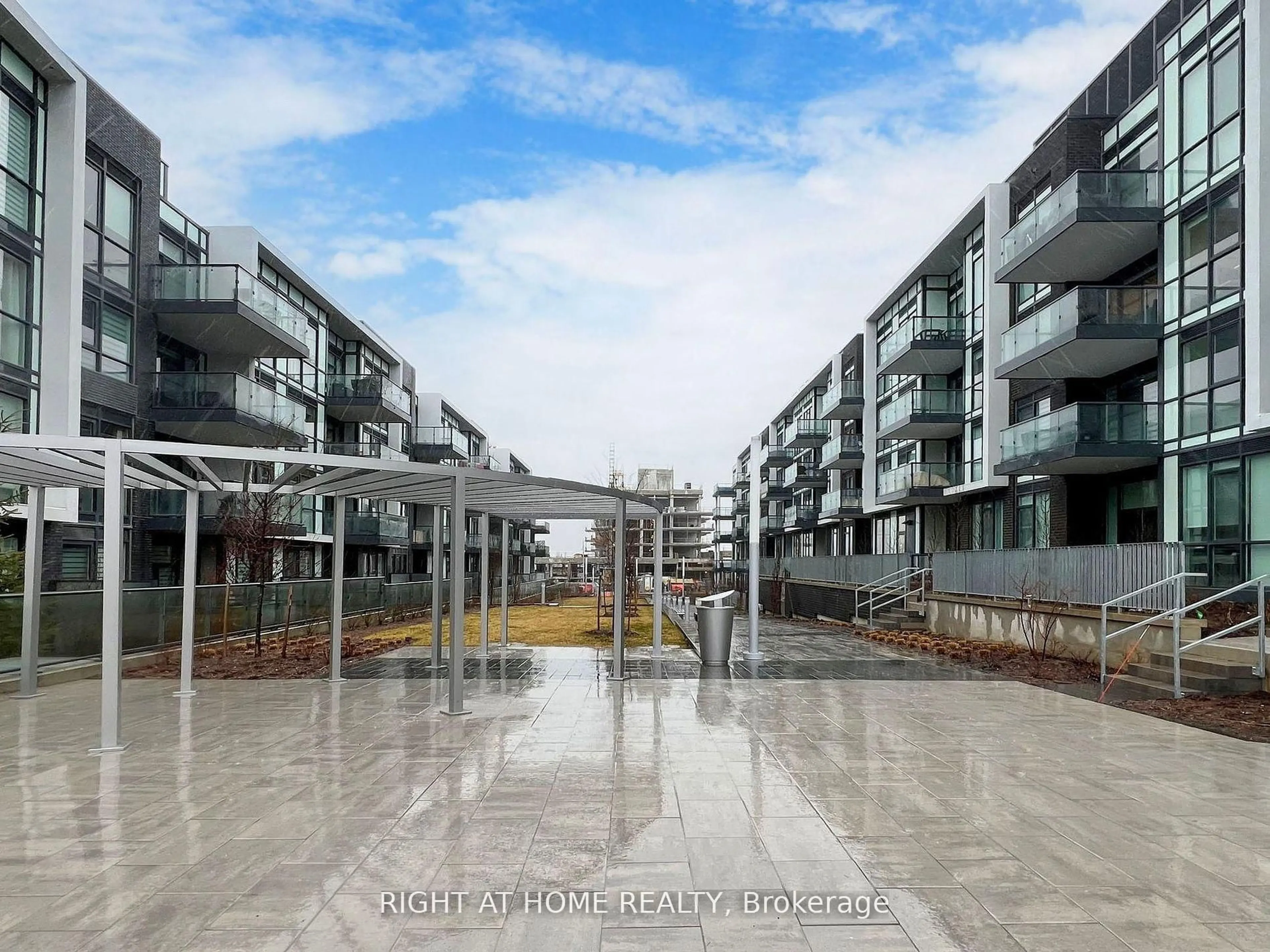 Patio, unknown for 415 Sea Ray Ave #224, Innisfil Ontario L9S 0R5