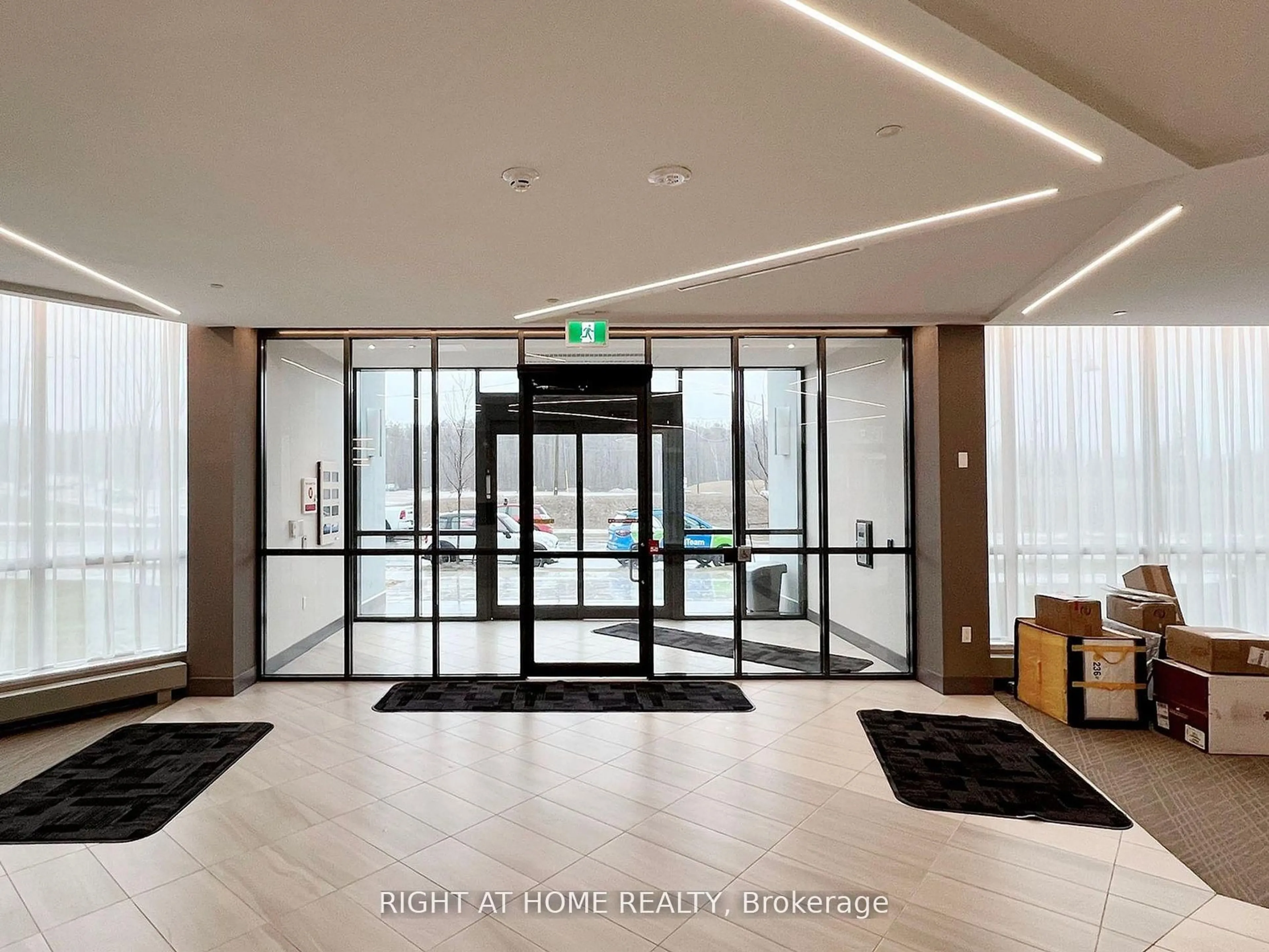 Indoor foyer for 415 Sea Ray Ave #224, Innisfil Ontario L9S 0R5
