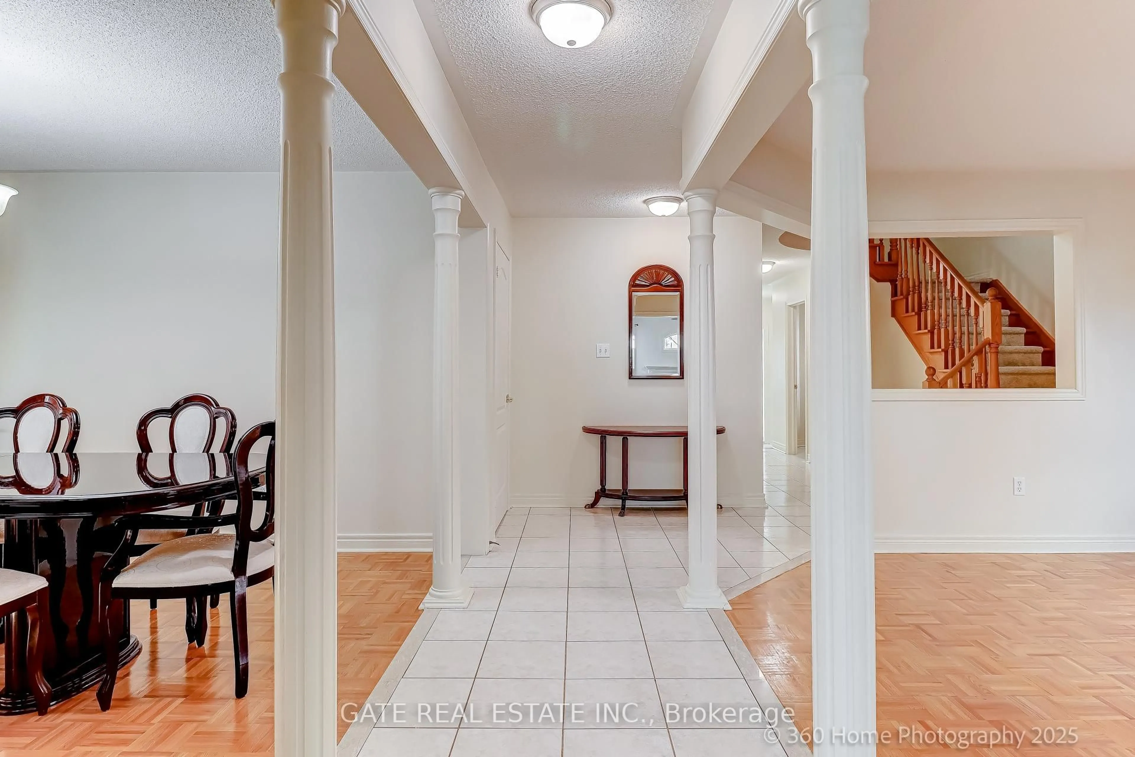Indoor foyer for 56 Brookhaven Cres, Markham Ontario L6C 2X7