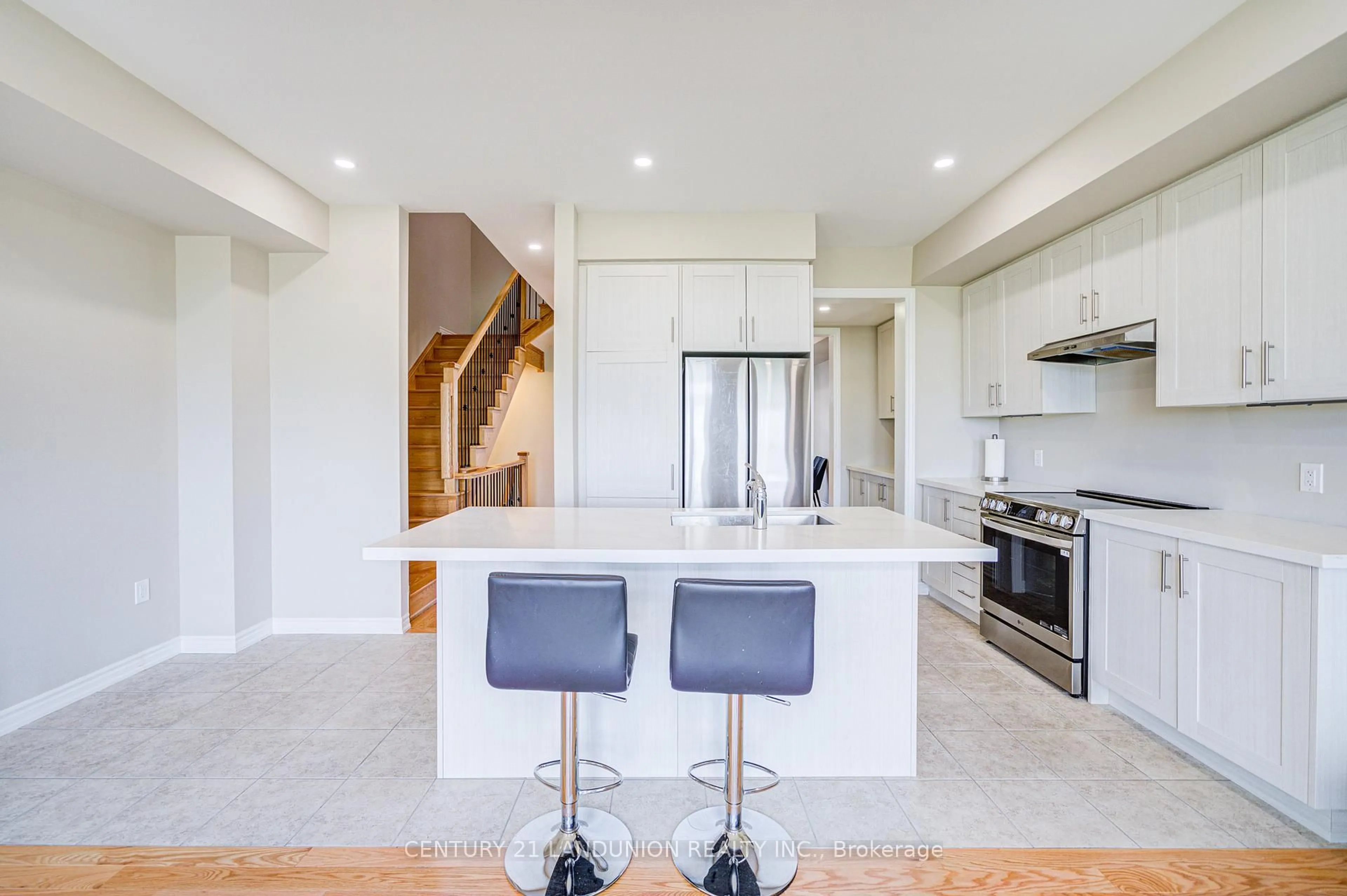 Open concept kitchen, ceramic/tile floor for 65 Puisaya Dr, Richmond Hill Ontario L4E 1L2