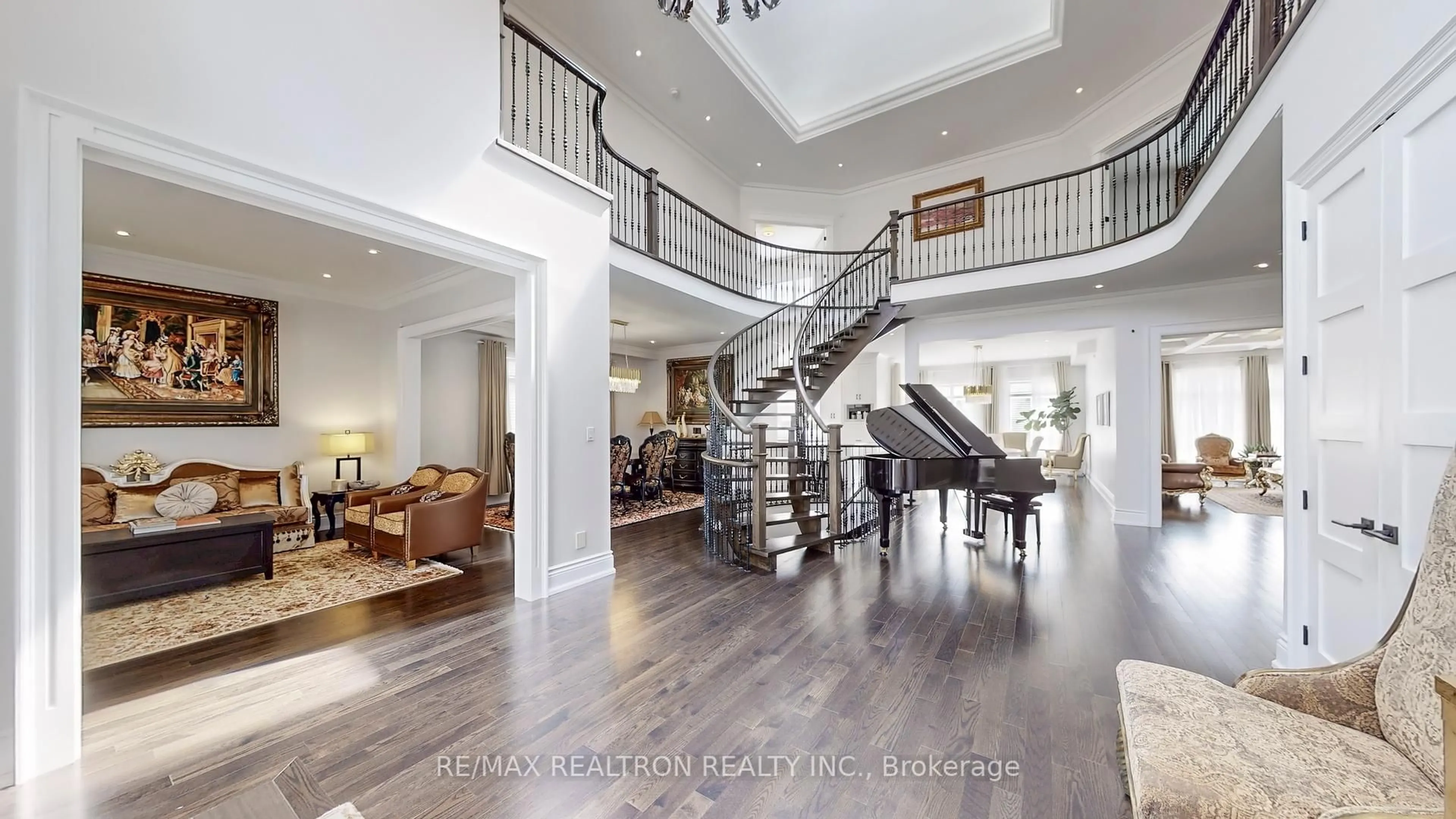Indoor foyer for 125 Boake Tr, Richmond Hill Ontario L4B 4B7