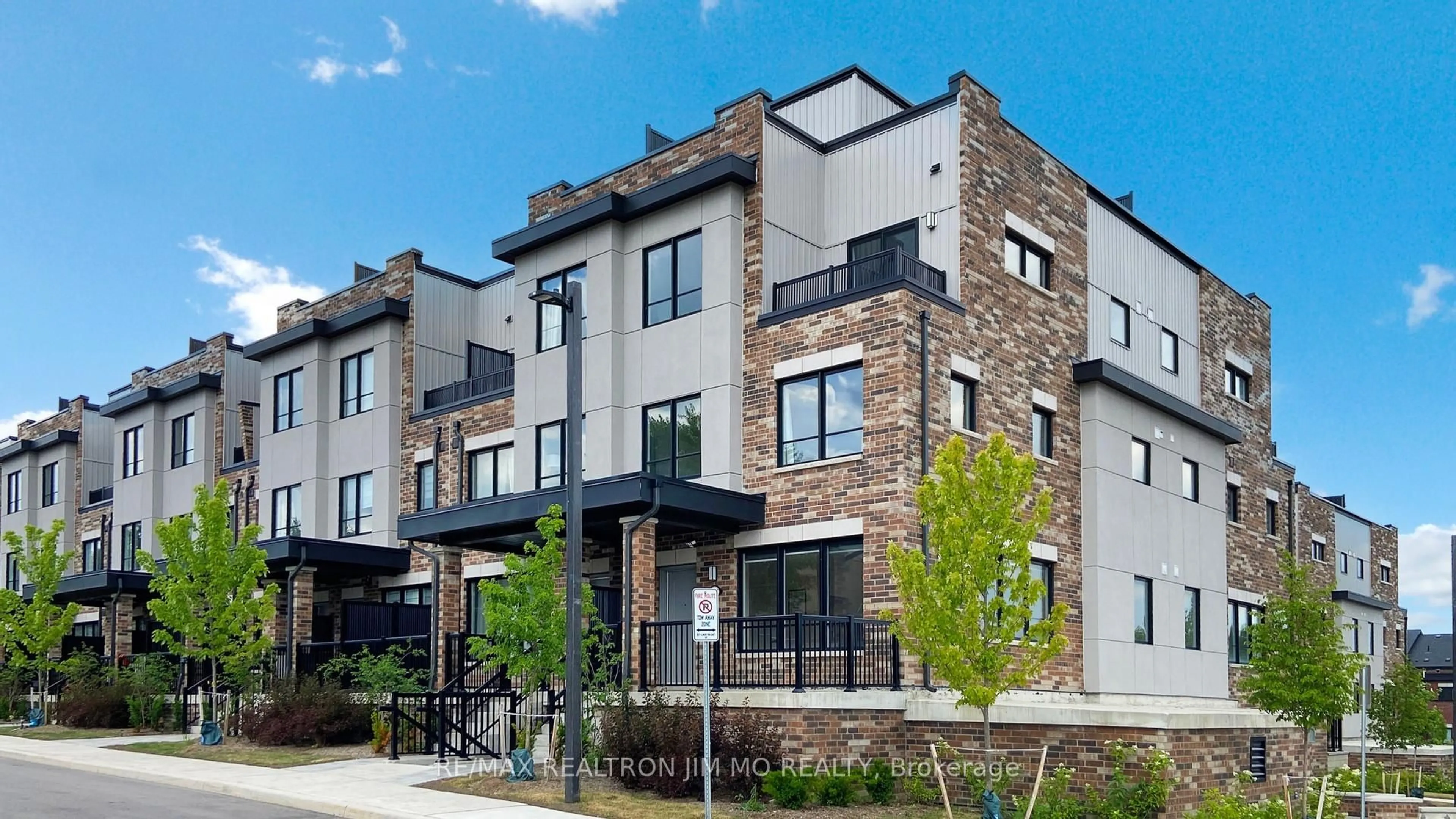 Home with brick exterior material, unknown for 50 Baynes Way #16, Bradford West Gwillimbury Ontario L3Z 4M4