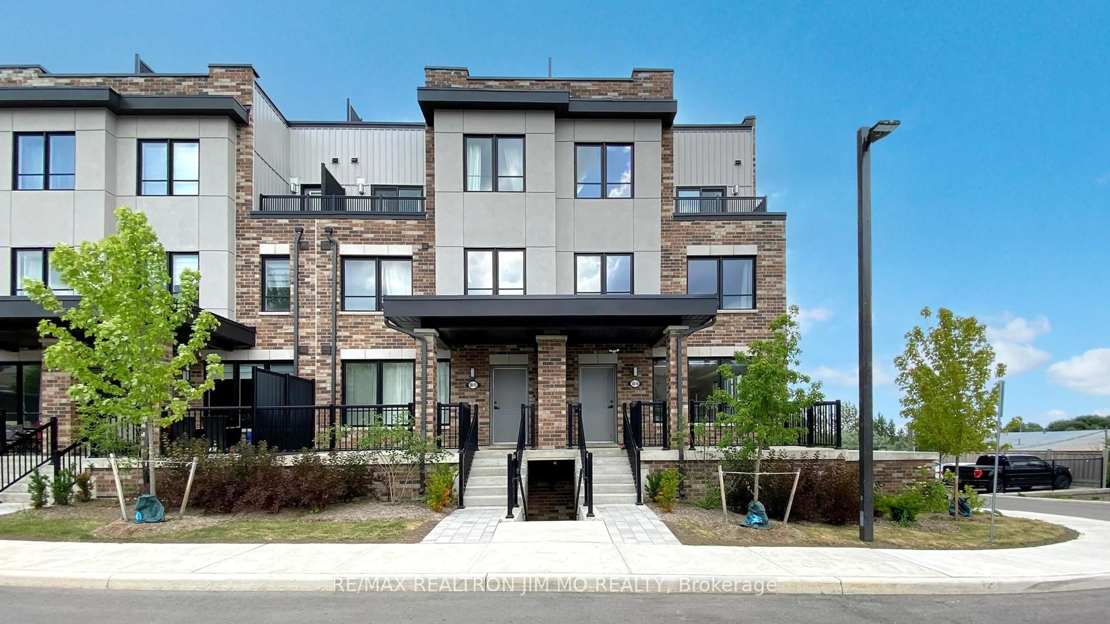 Home with brick exterior material, unknown for 50 Baynes Way #16, Bradford West Gwillimbury Ontario L3Z 4M4