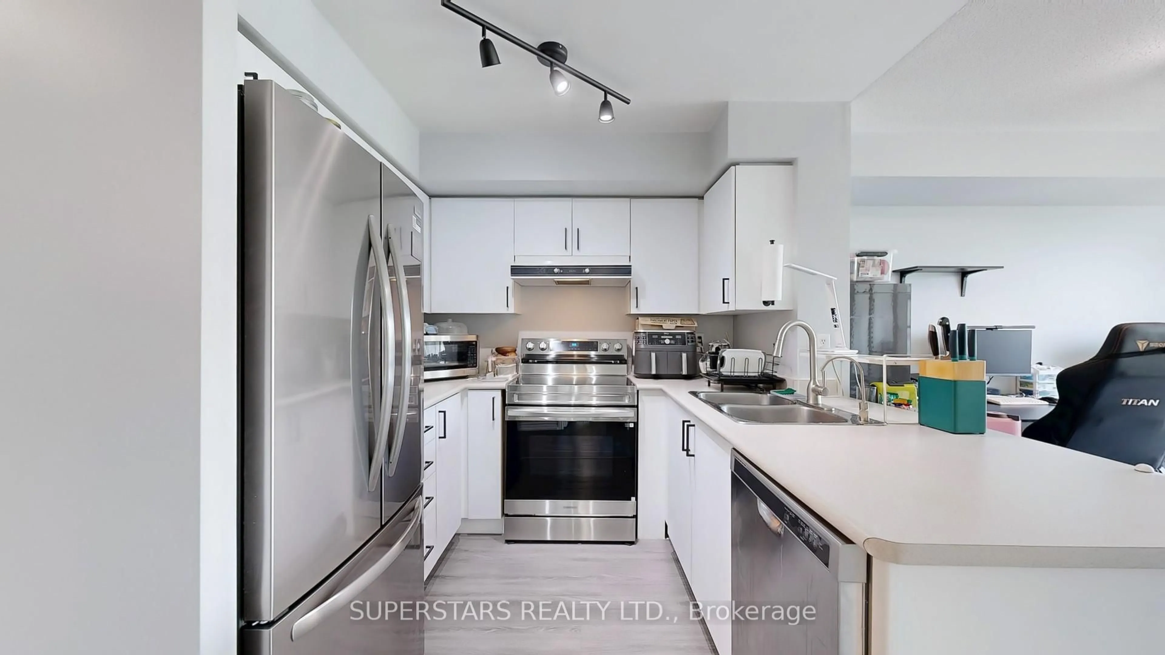Unknown for 3 Ellesmere St #217, Richmond Hill Ontario L4B 4N2