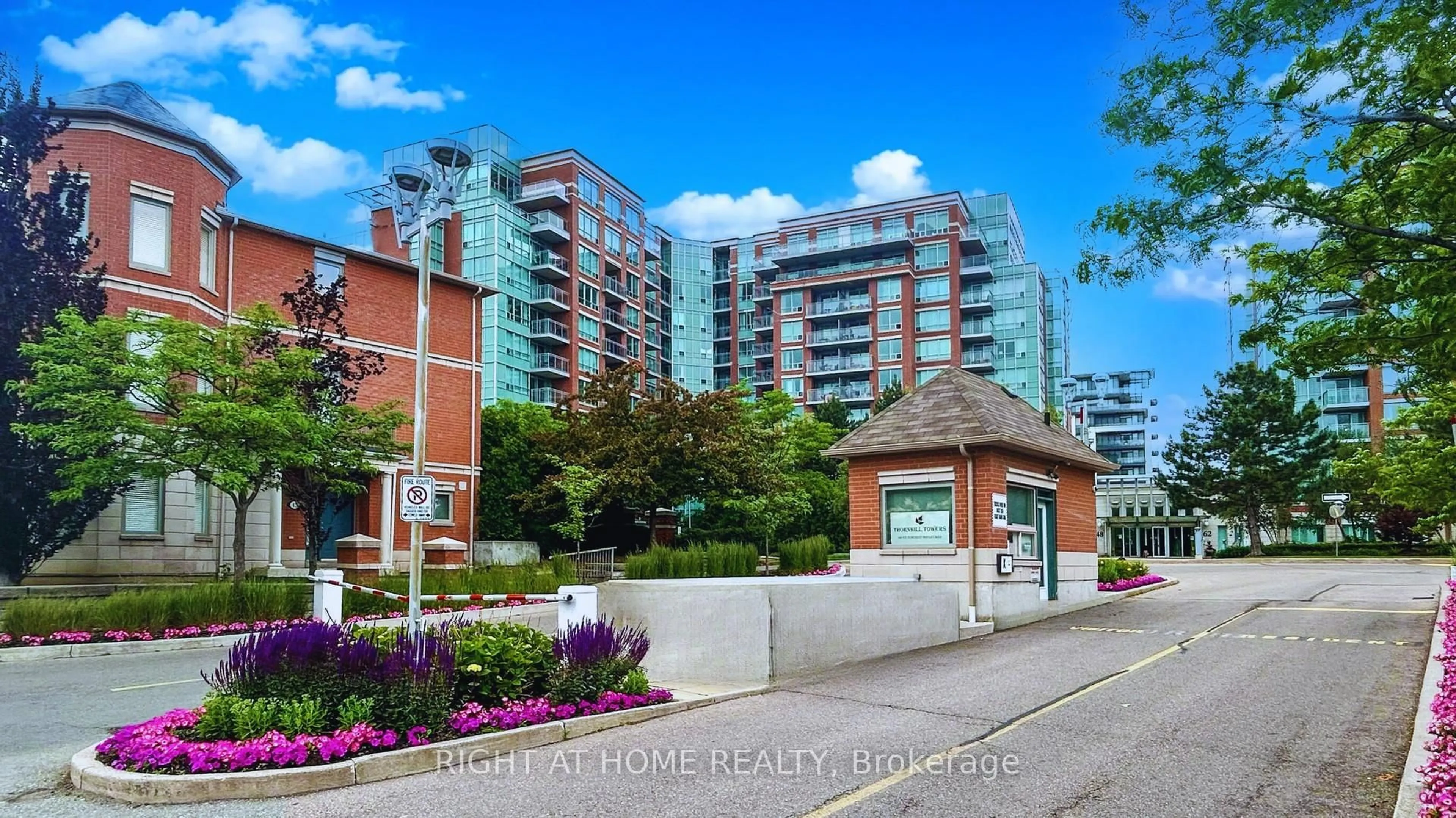 A pic from outside/outdoor area/front of a property/back of a property/a pic from drone, unknown for 48 Suncrest Blvd #622, Markham Ontario L3T 7Y5