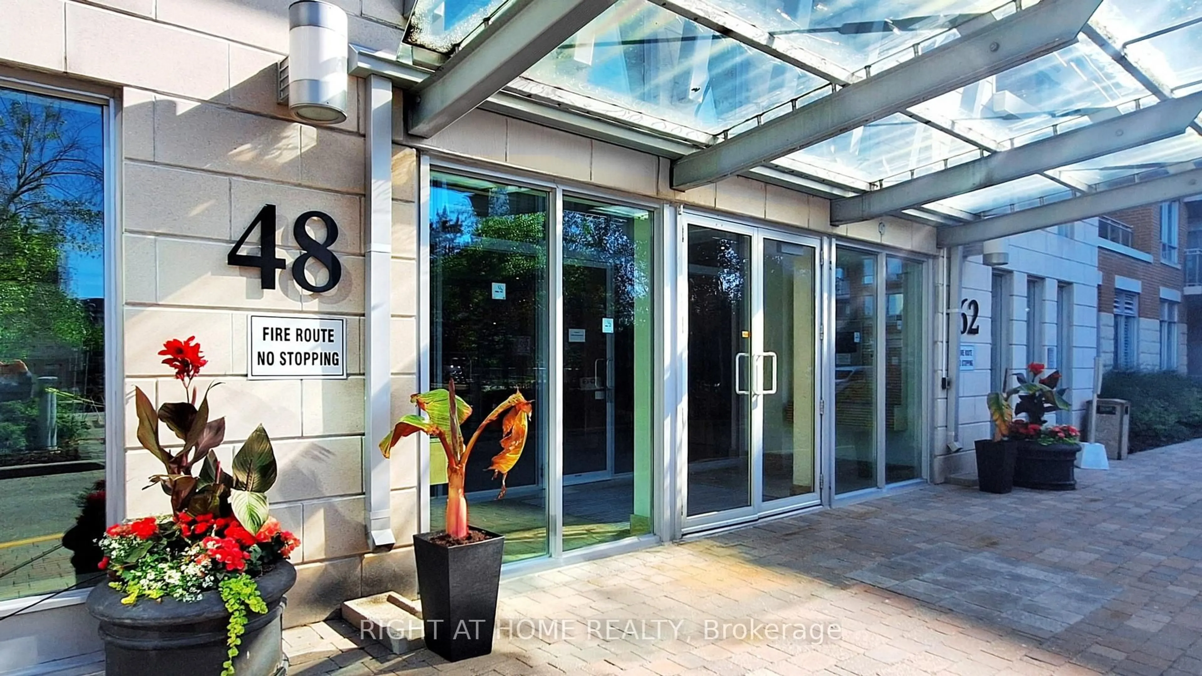 Indoor foyer for 48 Suncrest Blvd #622, Markham Ontario L3T 7Y5