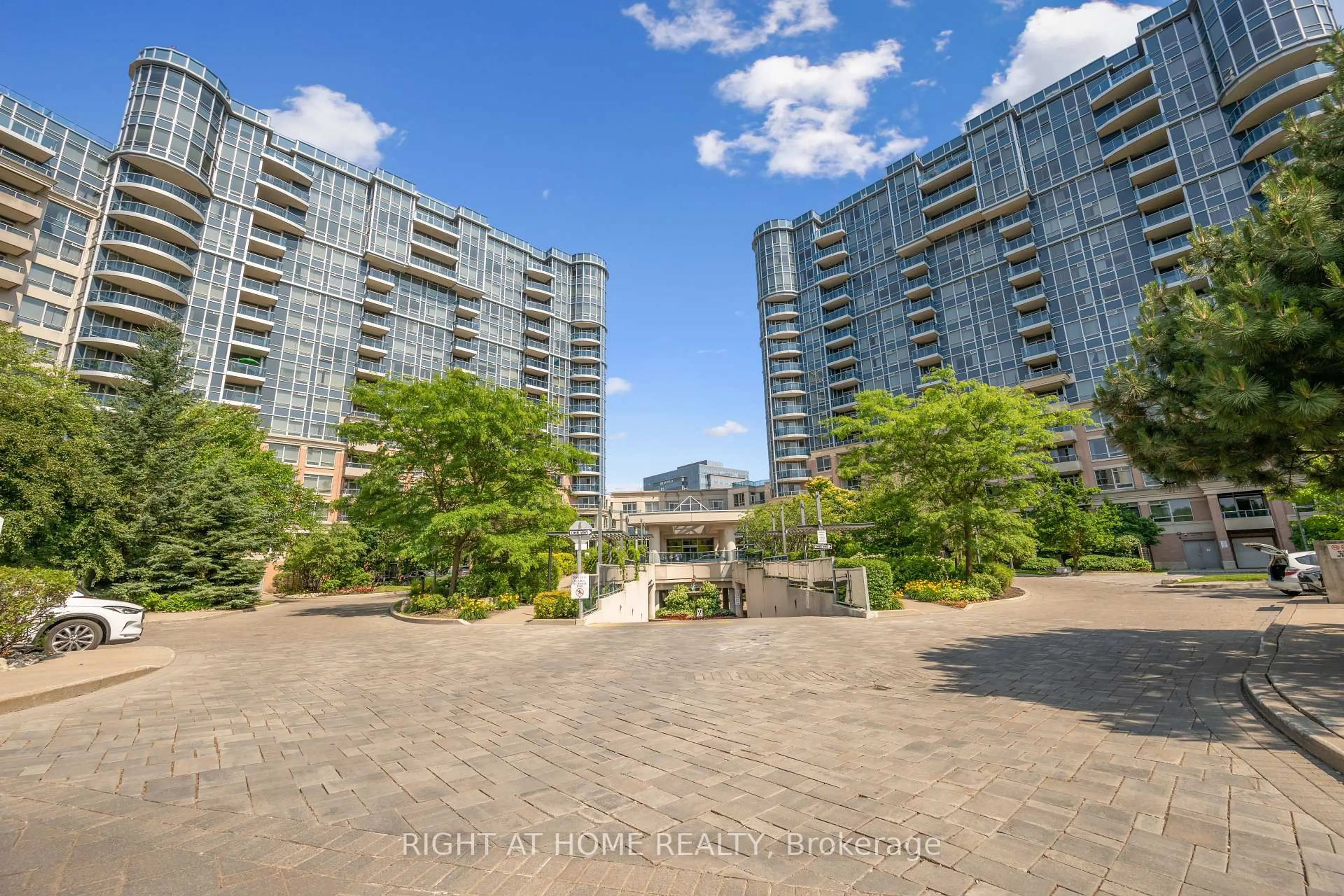 A pic from outside/outdoor area/front of a property/back of a property/a pic from drone, city buildings view from balcony for 33 Cox Blvd #1831, Markham Ontario L3R 8A6