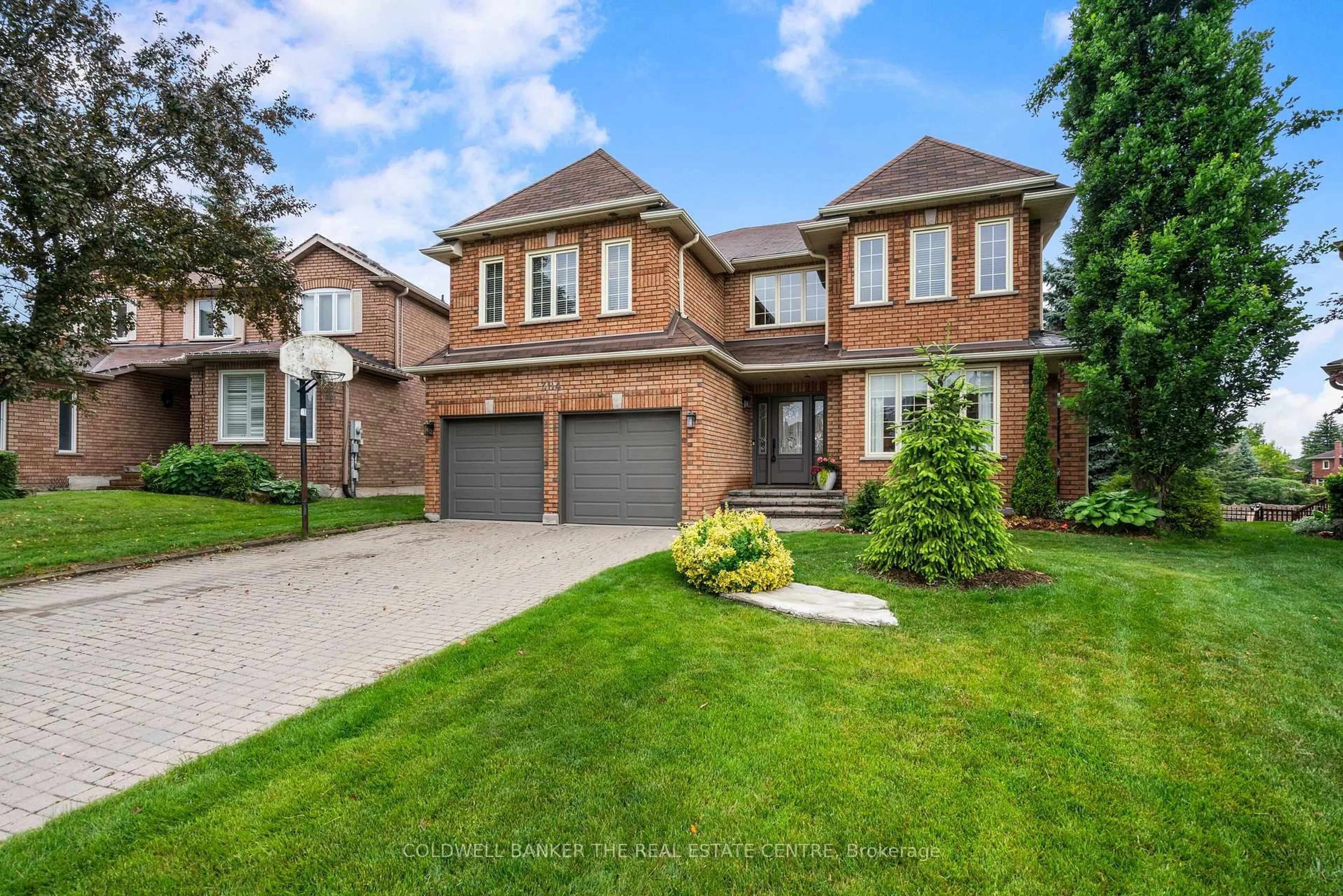 Home with brick exterior material, street for 384 Amberlee Crt, Newmarket Ontario L3X 1E8