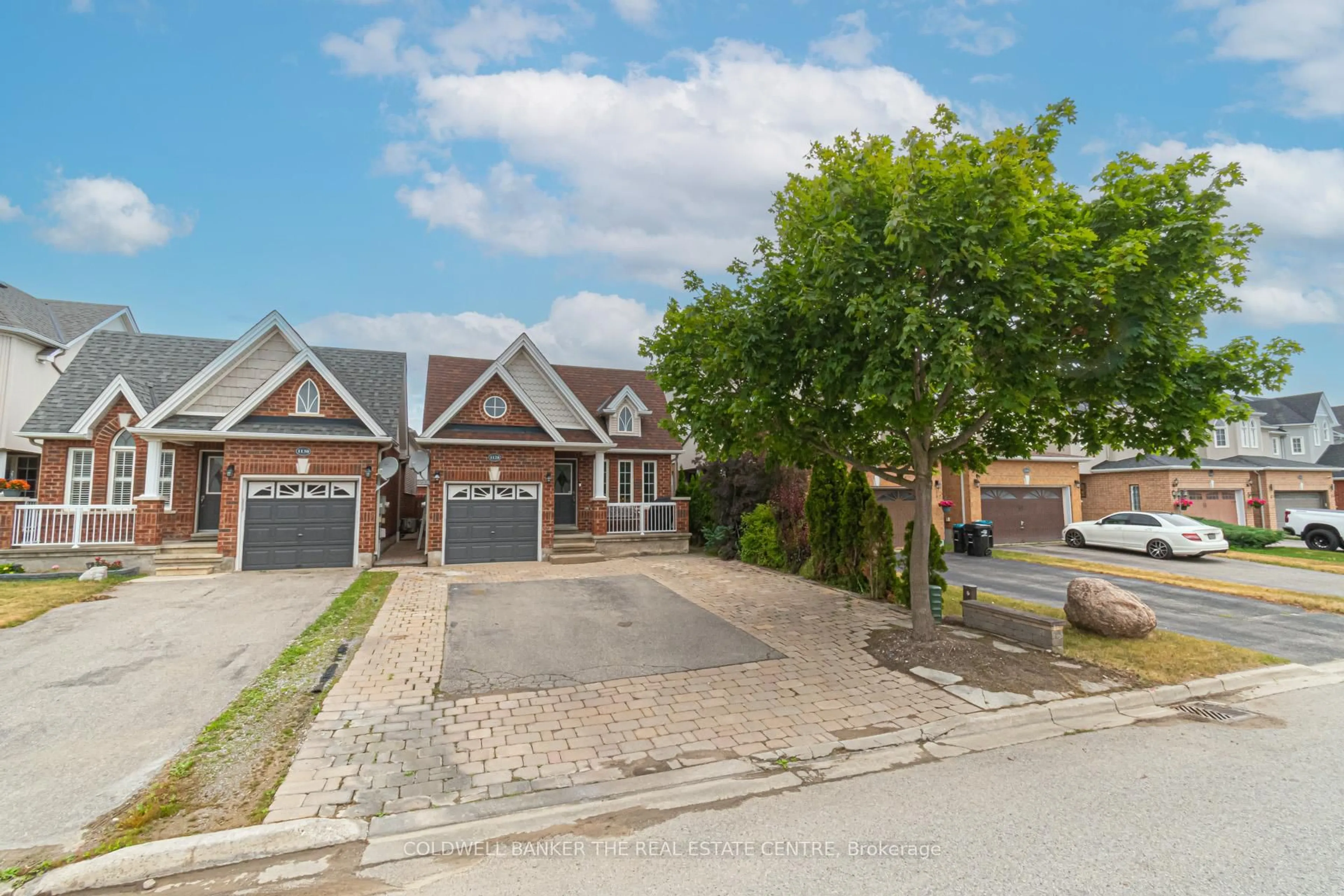 A pic from outside/outdoor area/front of a property/back of a property/a pic from drone, street for 1128 Kell St, Innisfil Ontario L9S 4W4