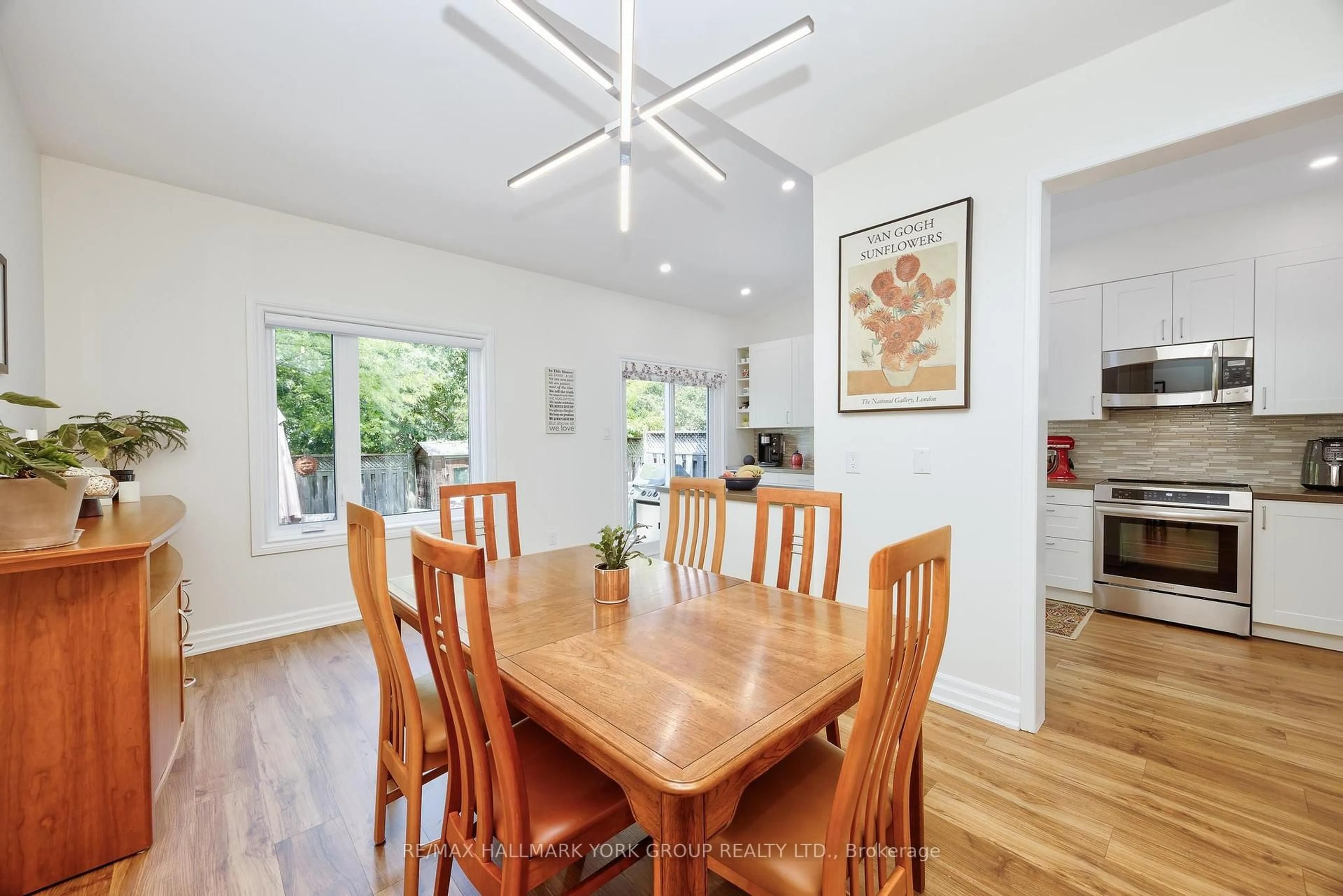 Dining room, wood/laminate floor for 36 Colonial Cres, Richmond Hill Ontario L4E 3W1