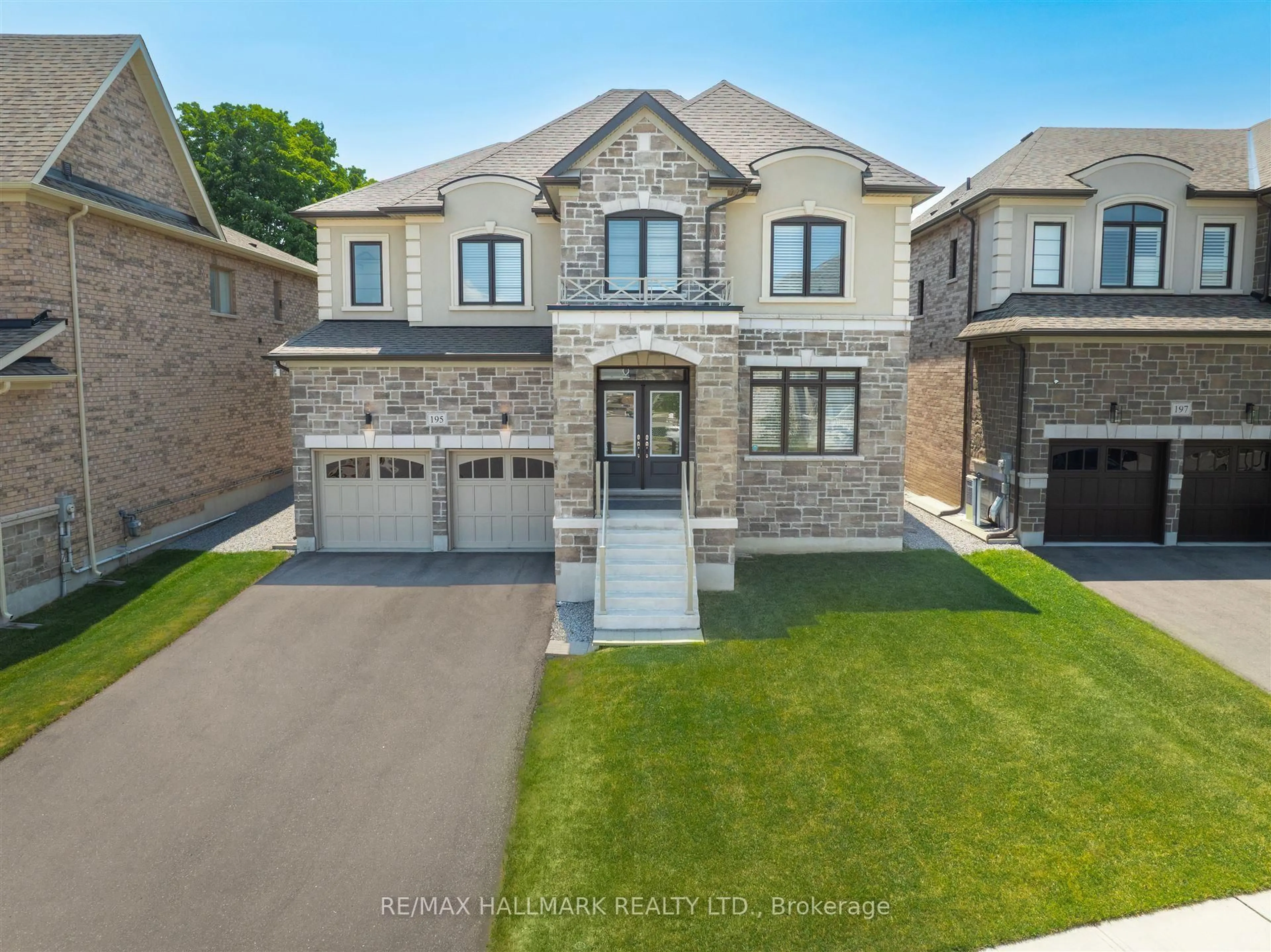 Home with brick exterior material, street for 195 Danny Wheeler Blvd, Georgina Ontario L4P 0J7