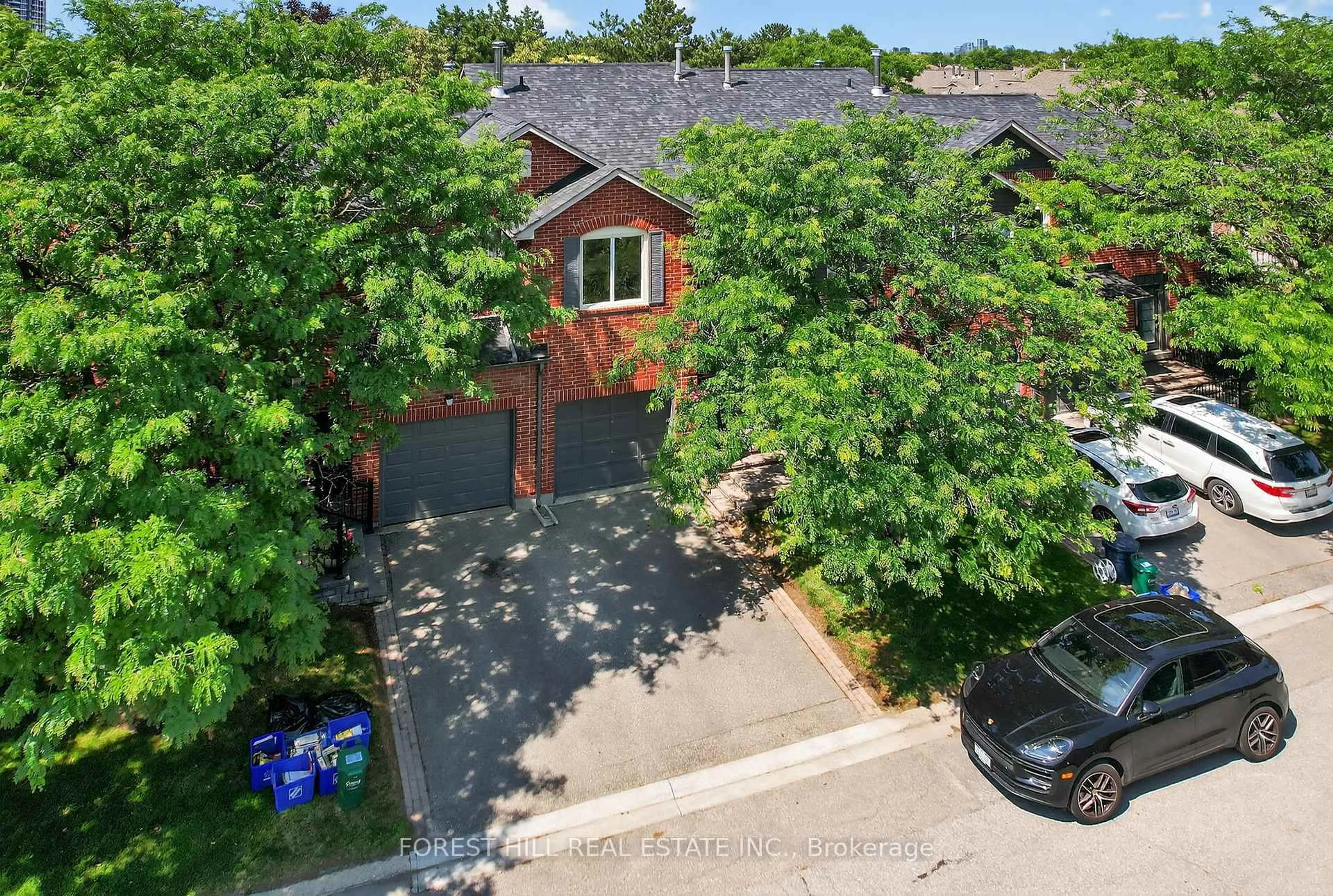 A pic from outside/outdoor area/front of a property/back of a property/a pic from drone, street for 48 Beaumont Pl, Vaughan Ontario L4J 4X2