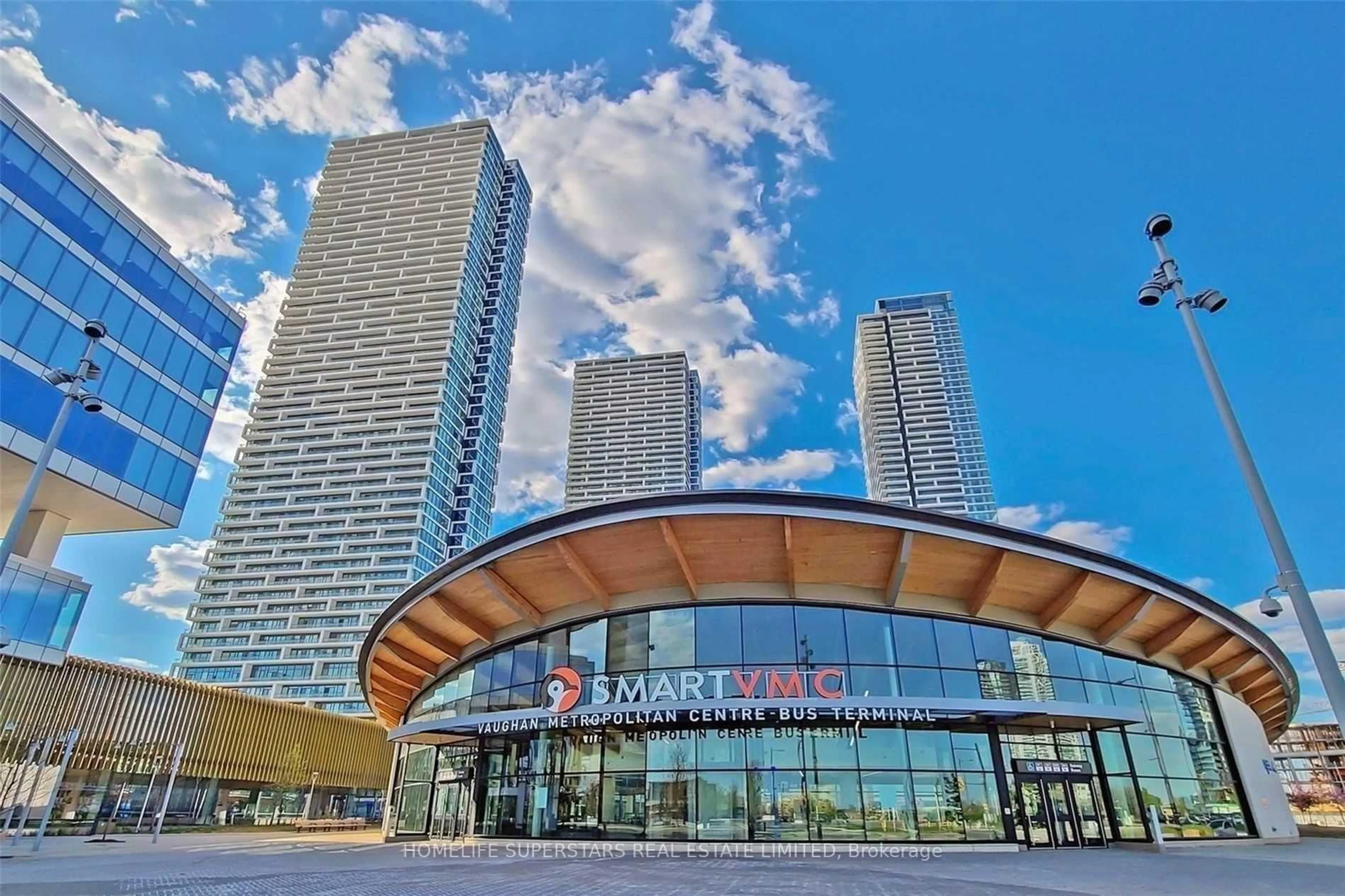 Indoor foyer for 950 Portage Pkwy #5302, Vaughan Ontario L4K 0J7