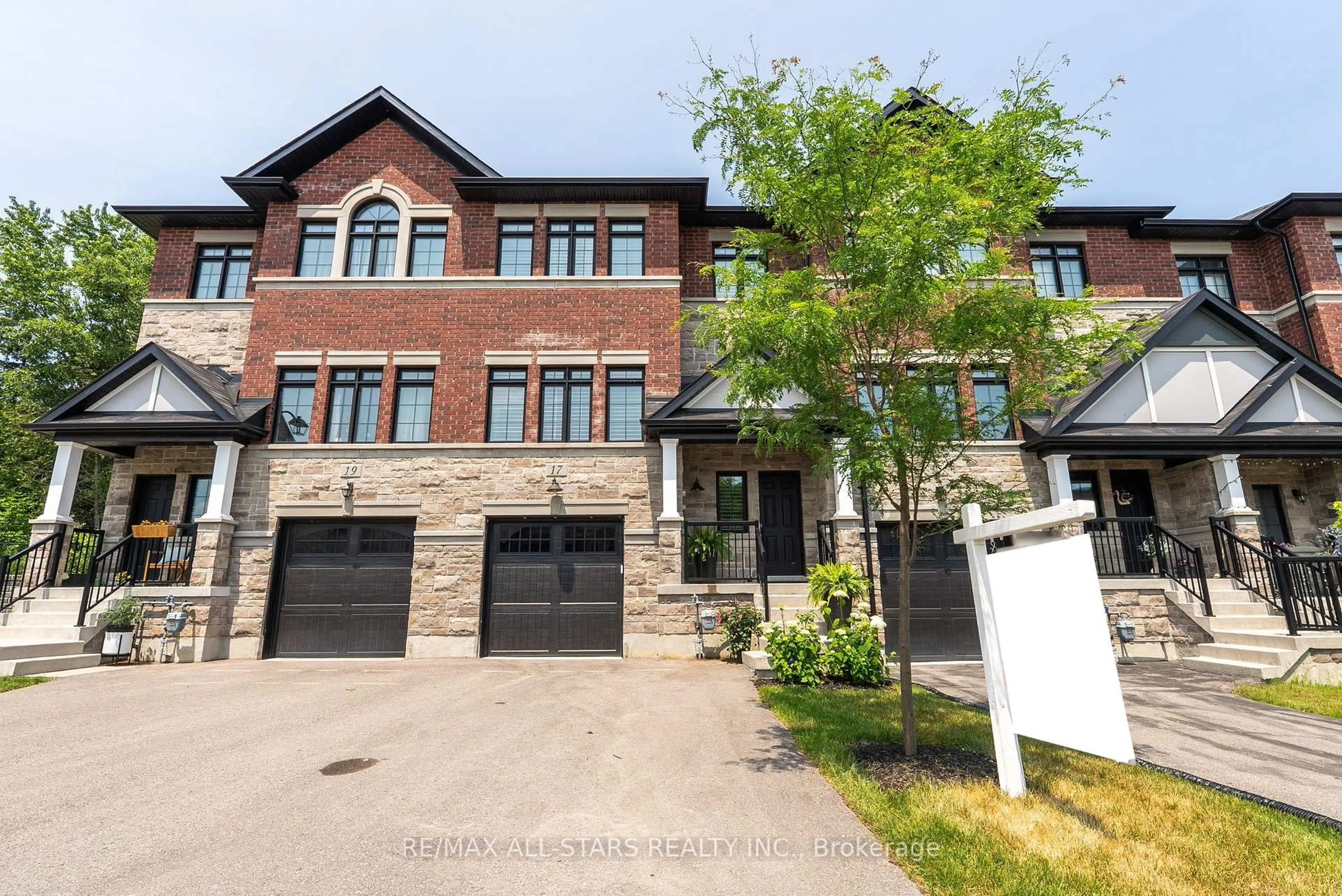 Home with brick exterior material, street for 17 Gord Matthews Way, Uxbridge Ontario L9P 0E9