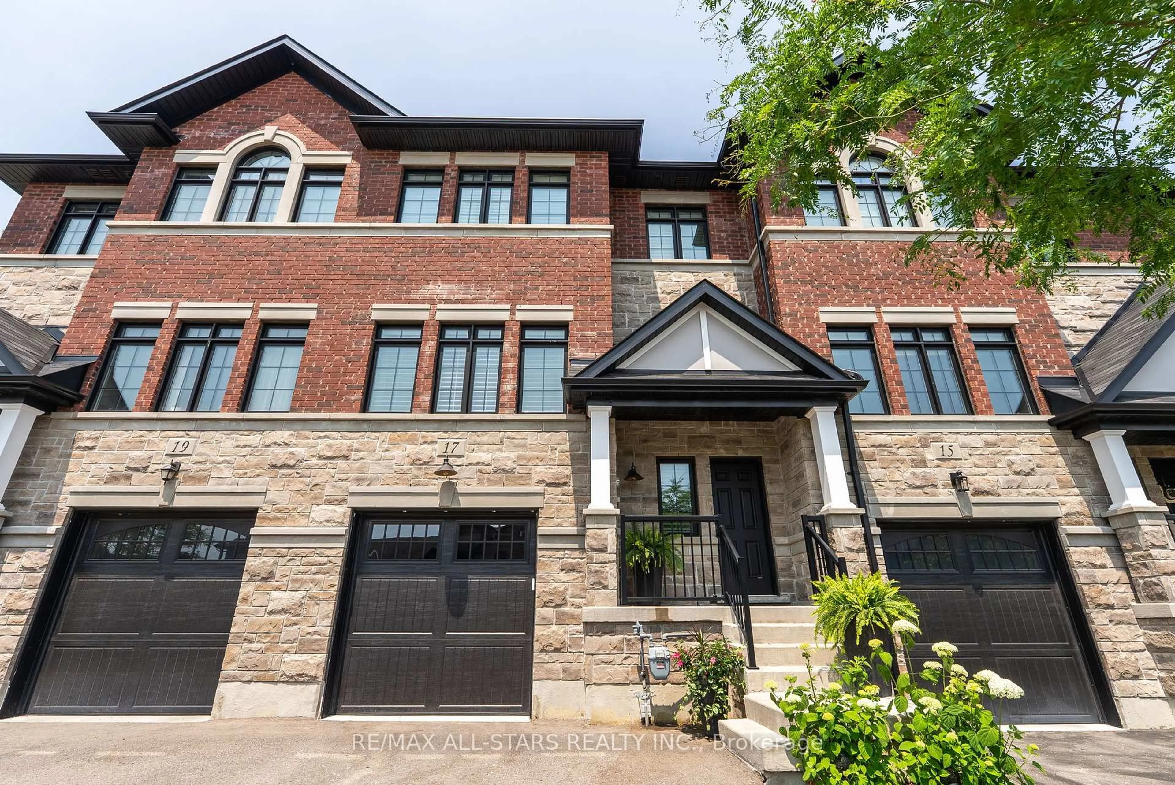 Home with brick exterior material, street for 17 Gord Matthews Way, Uxbridge Ontario L9P 0E9