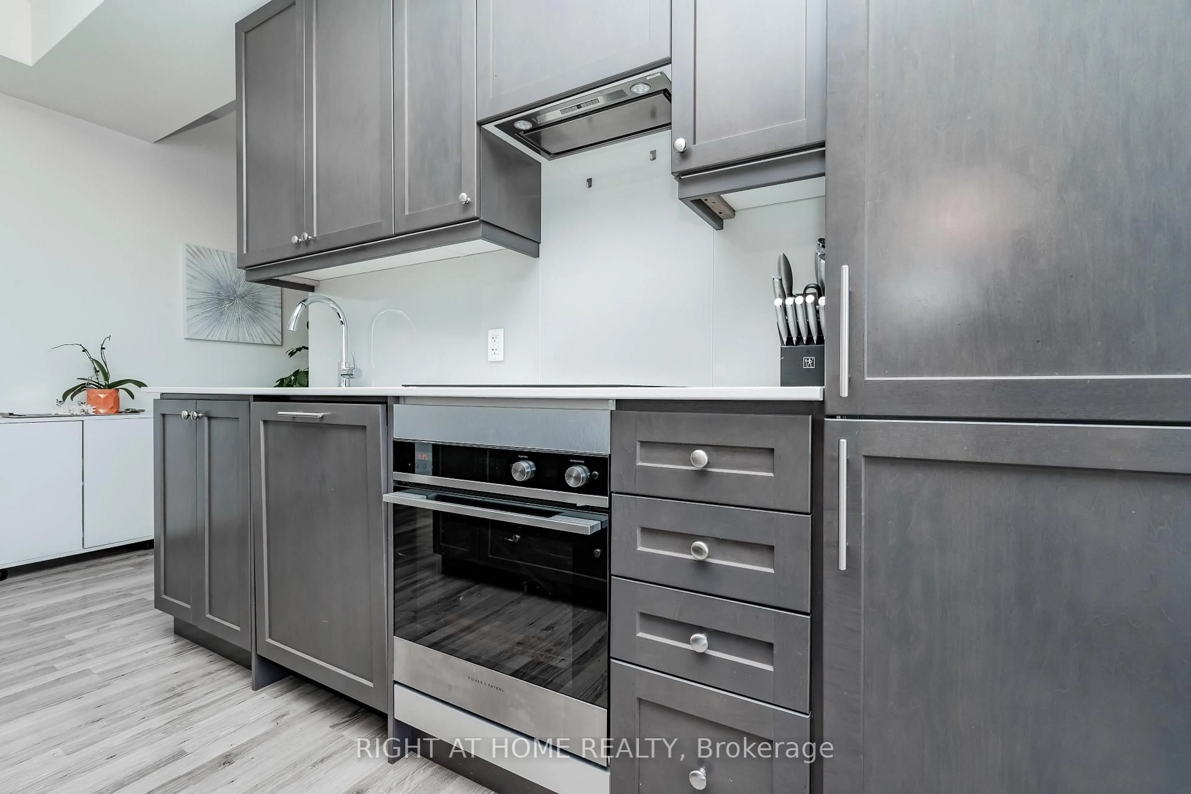 Unknown for 9075 Jane St #2309, Vaughan Ontario L4K 0L7