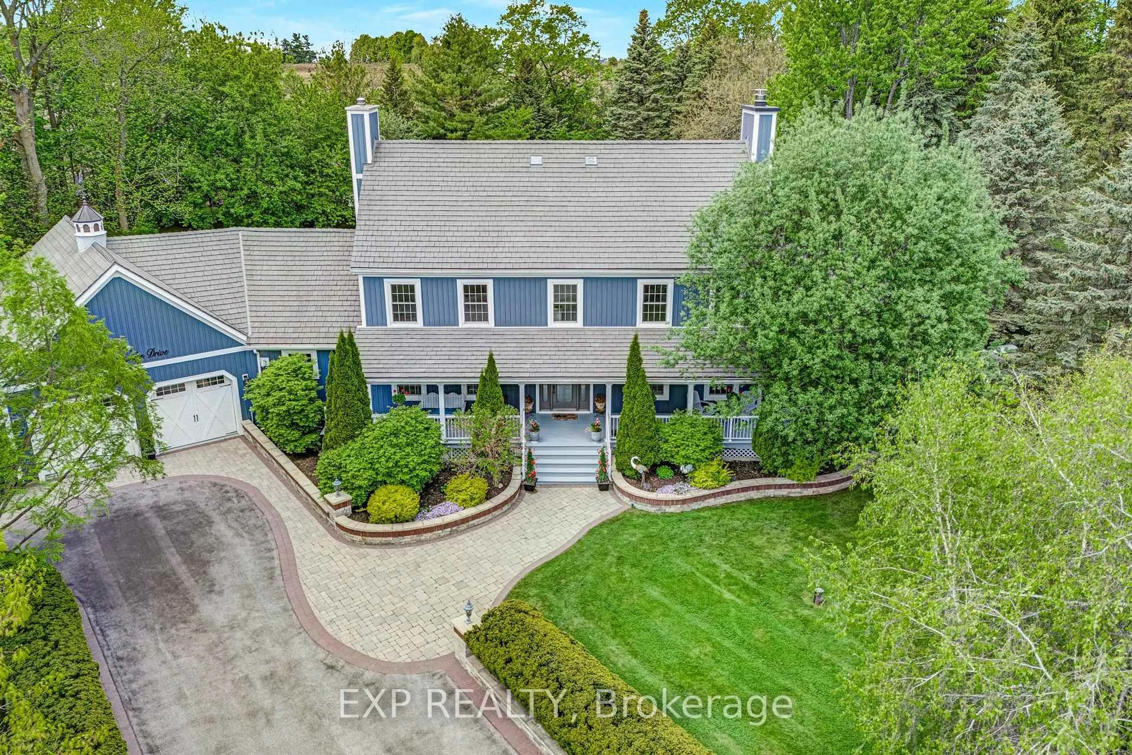 A pic from outside/outdoor area/front of a property/back of a property/a pic from drone, street for 20 Brownlee Dr, Bradford West Gwillimbury Ontario L3Z 2A4