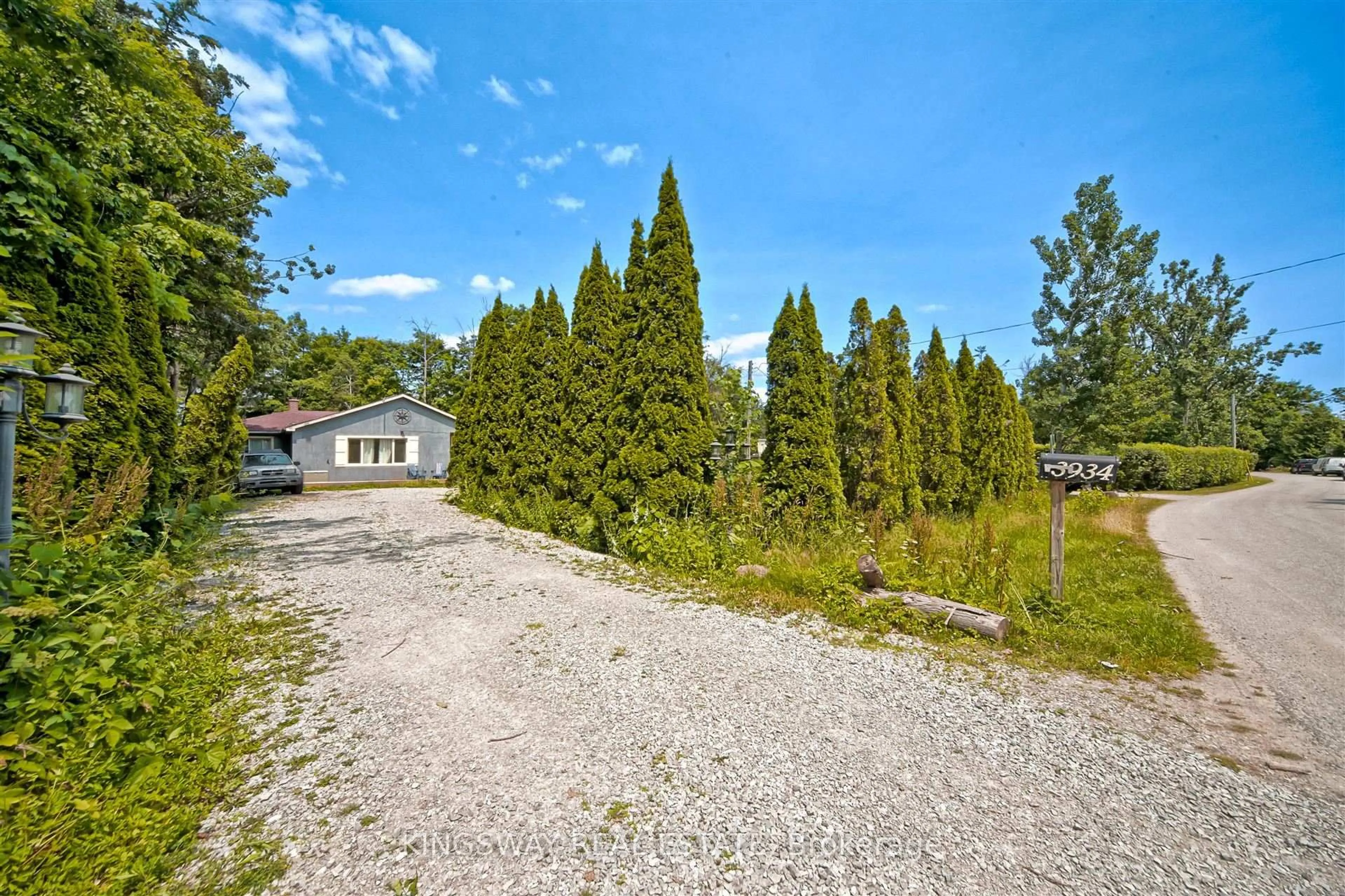 A pic from outside/outdoor area/front of a property/back of a property/a pic from drone, unknown for 3934 Lakeview Rd, Innisfil Ontario L9S 2V5