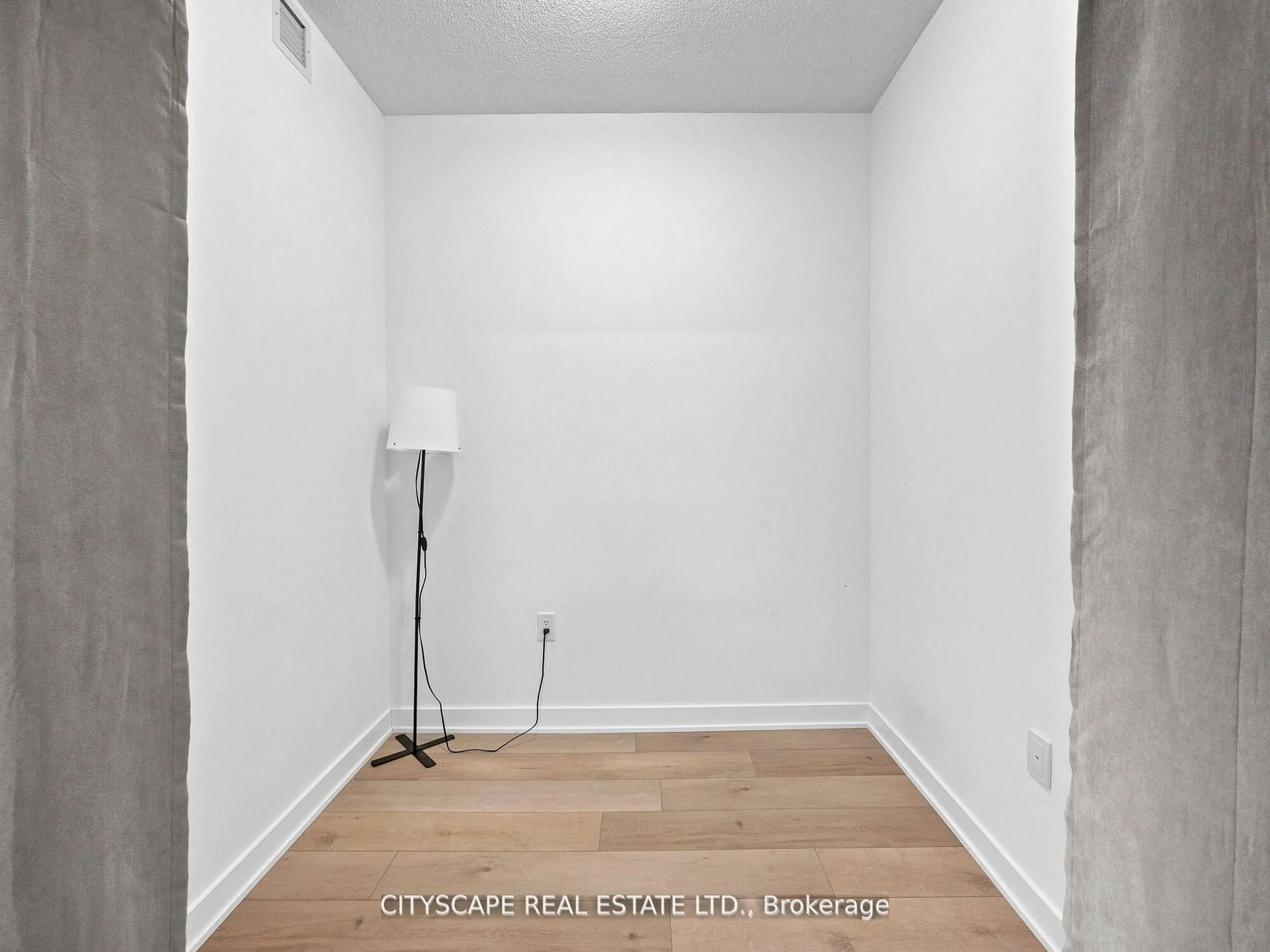 A pic of a room for 10 Honeycrisp Cres #1516, Vaughan Ontario L4K 0M7