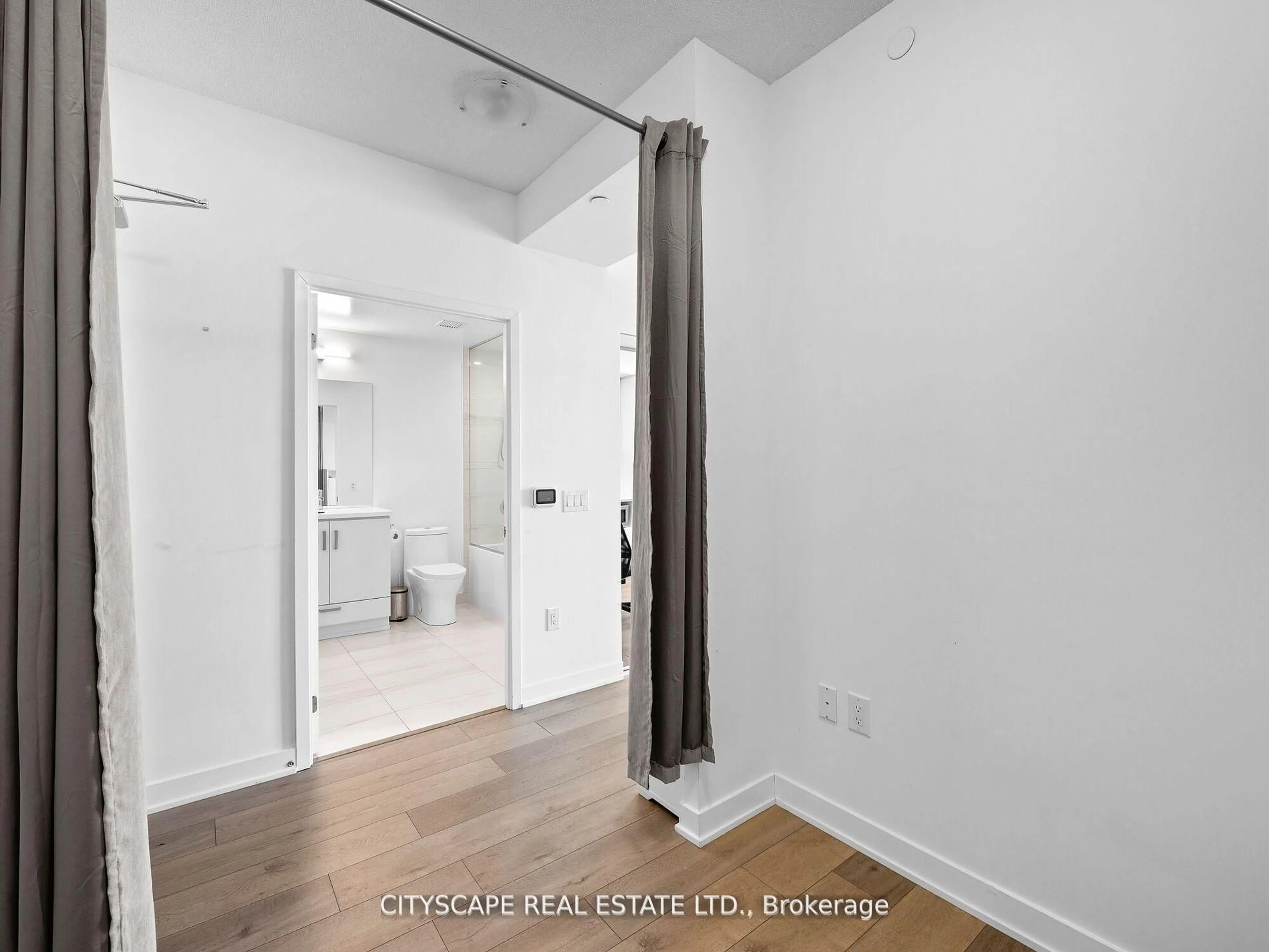 Unknown for 10 Honeycrisp Cres #1516, Vaughan Ontario L4K 0M7