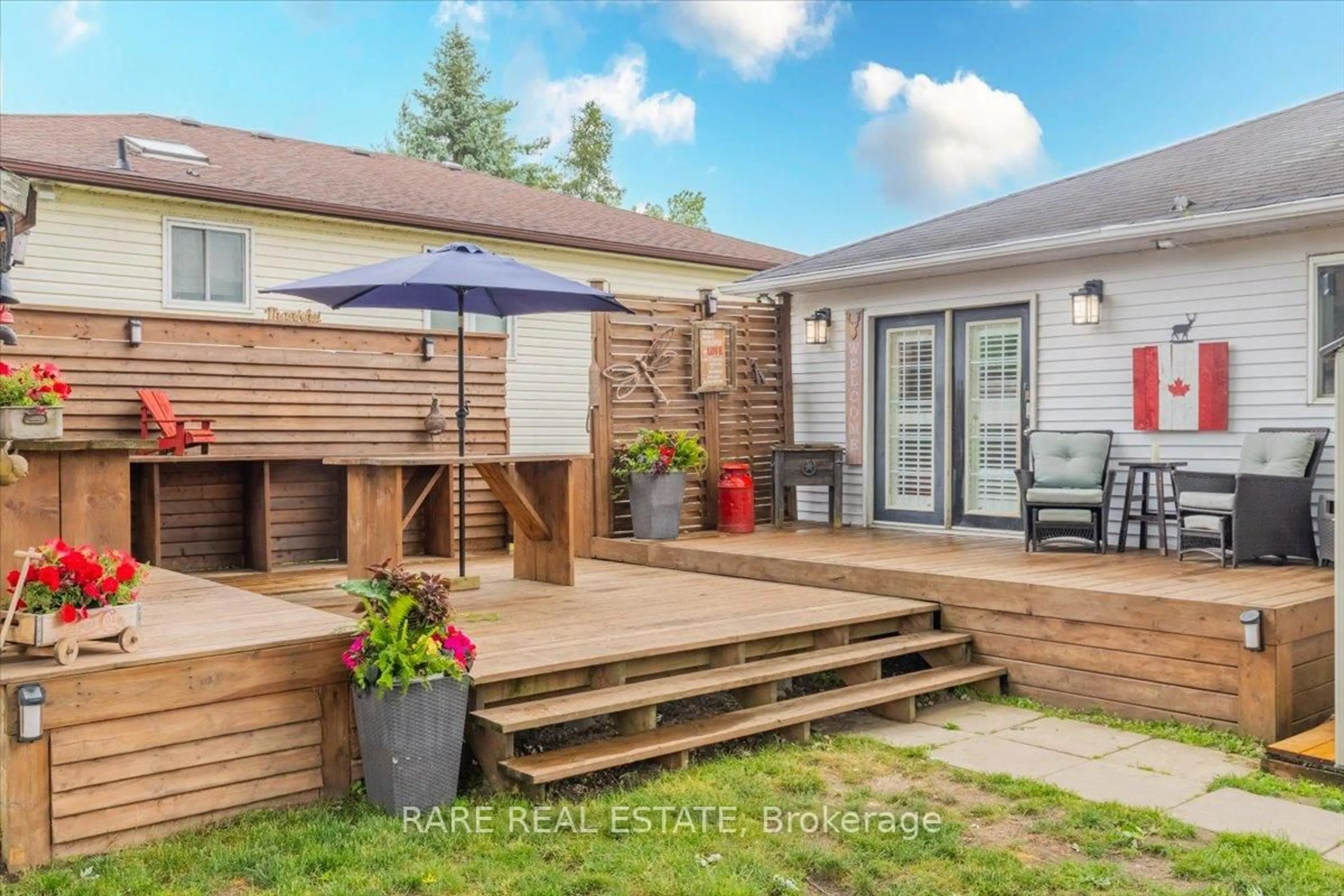 Patio, street for 1678 South Porcupine Ave, Innisfil Ontario L9S 1S6