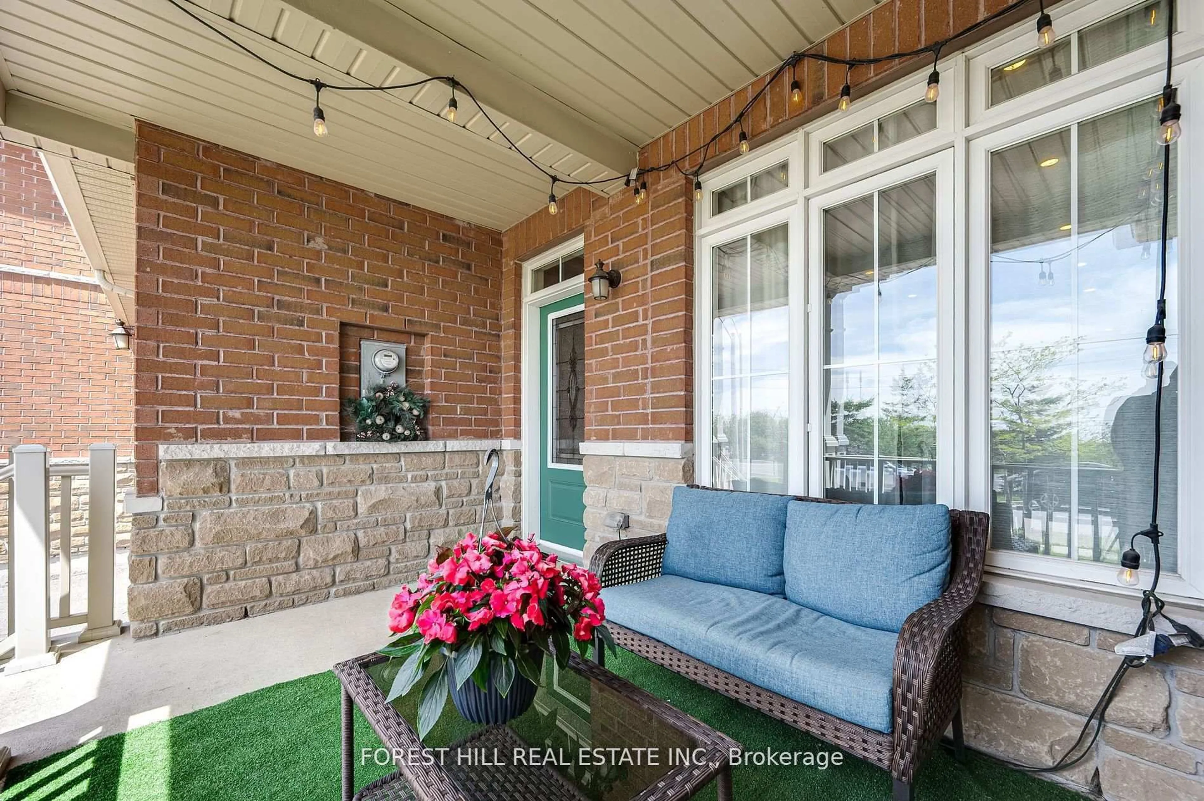 Patio, street for 41 Pavlova Cres, Richmond Hill Ontario L4E 0V8