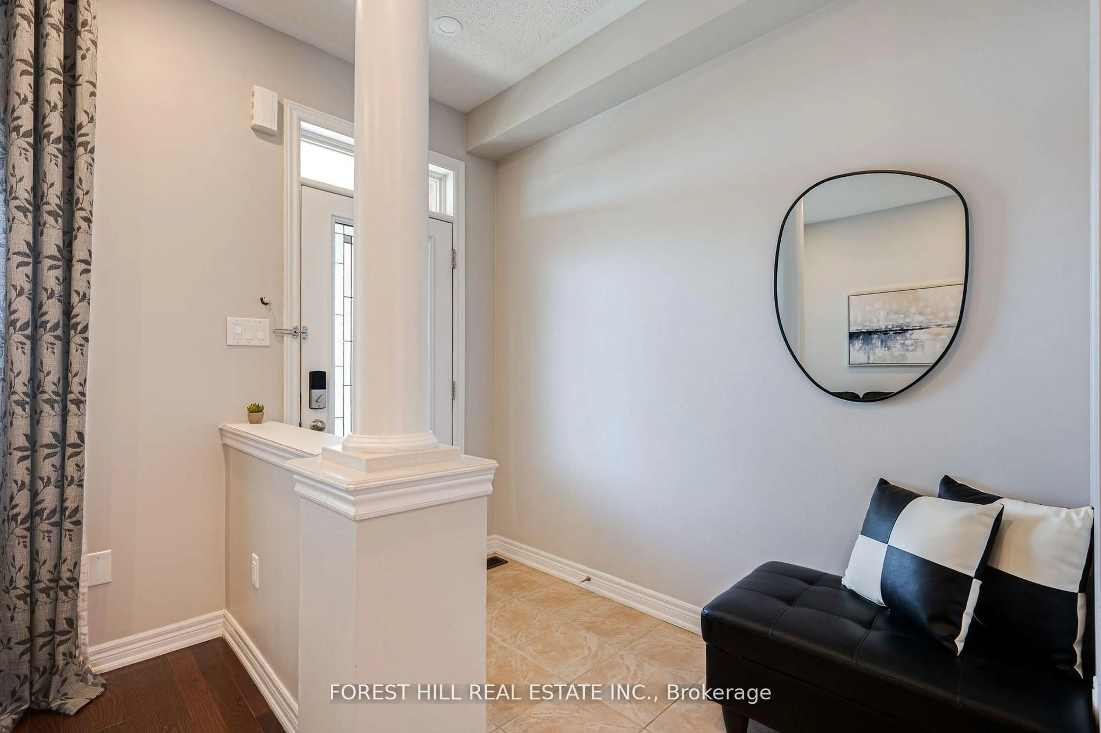 Indoor entryway for 41 Pavlova Cres, Richmond Hill Ontario L4E 0V8