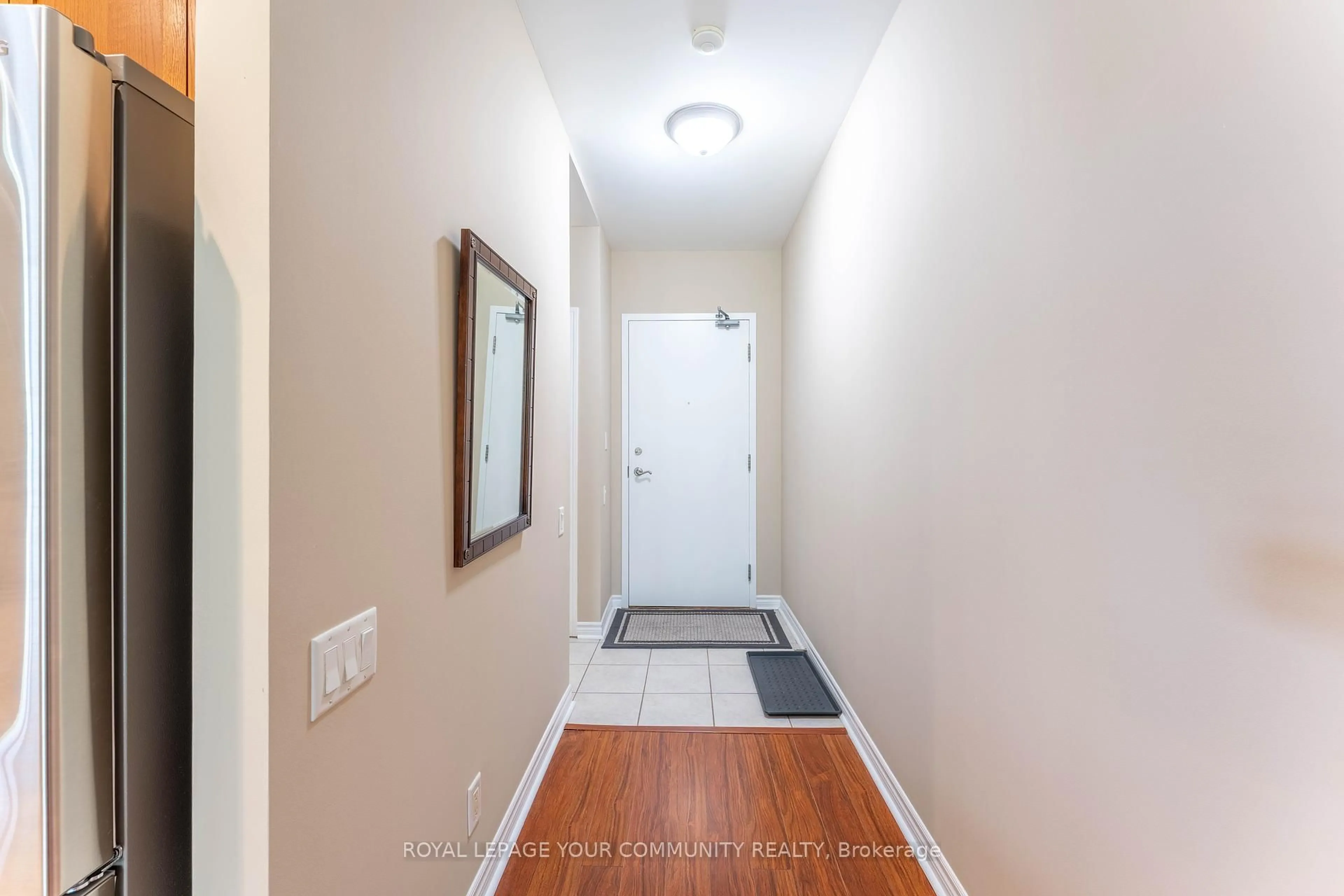 Indoor entryway for 11121 Yonge St #110, Richmond Hill Ontario L4C 0S7