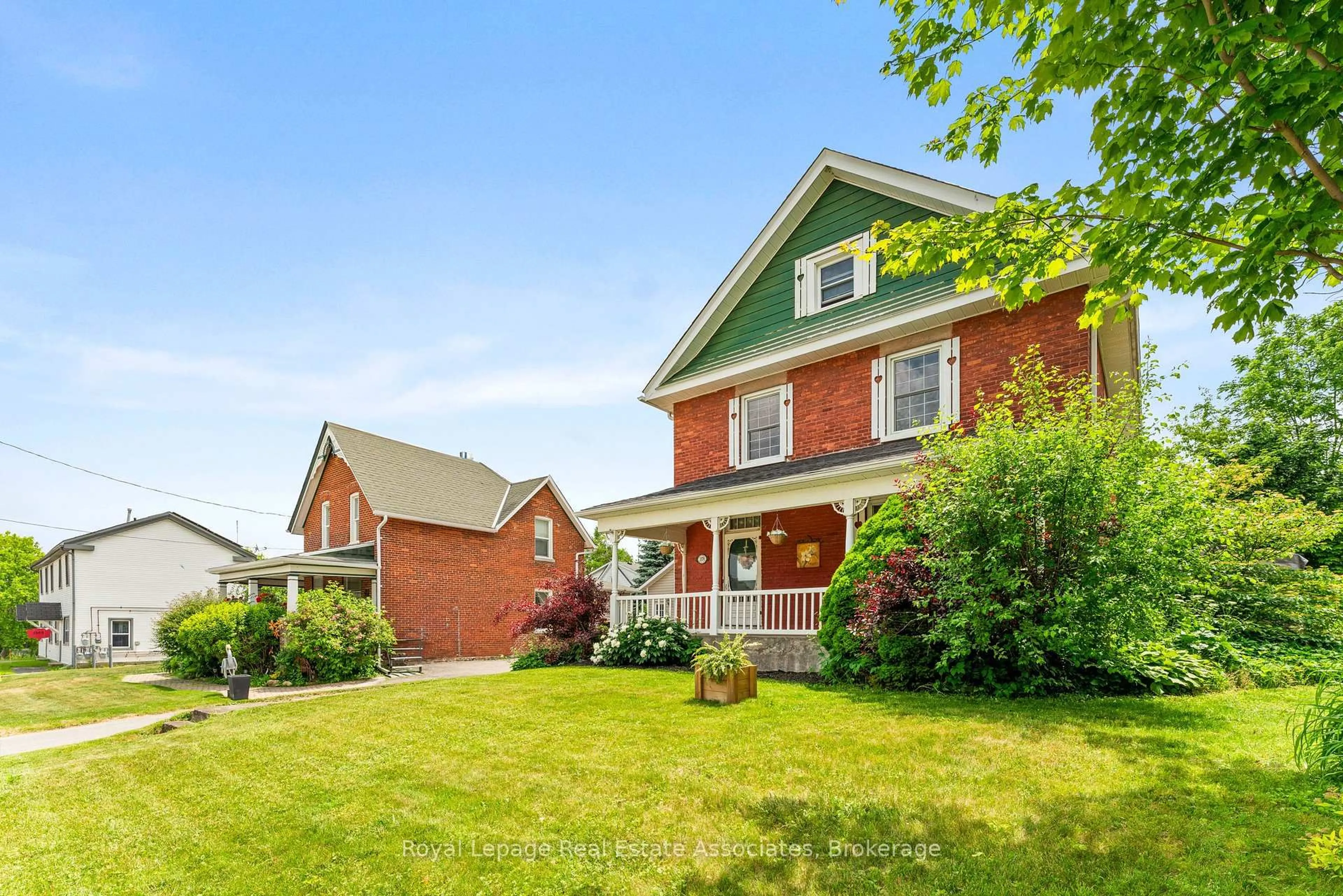 Home with brick exterior material, street for 1379 Killarney Beach Rd, Innisfil Ontario L0L 1W0
