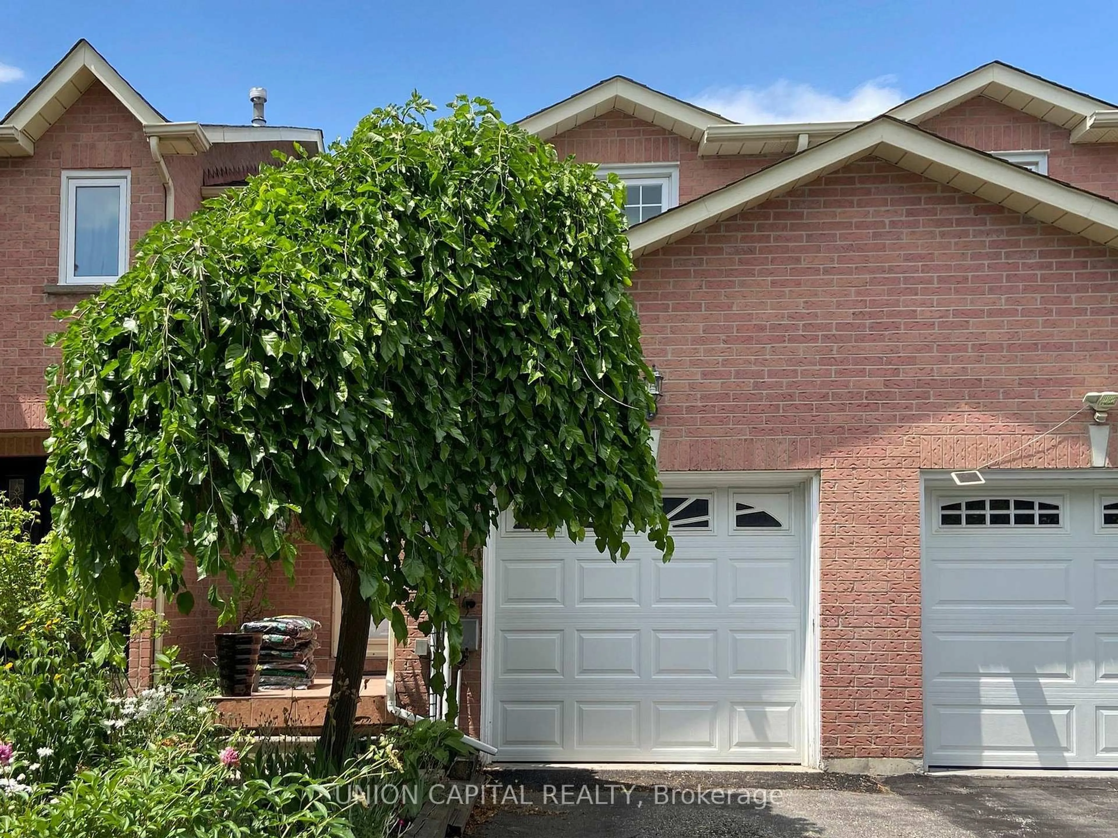 Home with brick exterior material, street for 86 Oldhill St, Richmond Hill Ontario L4C 9V1