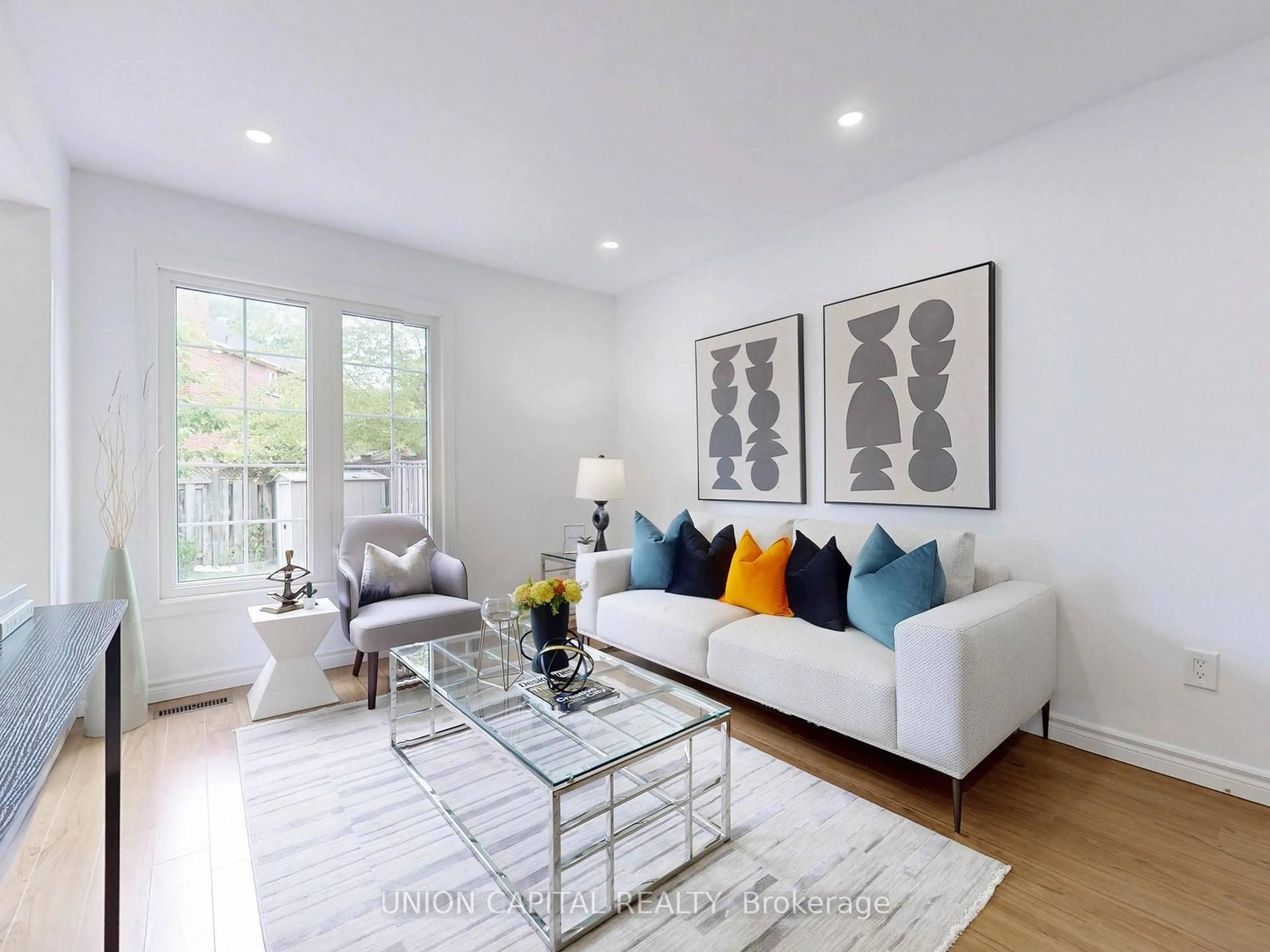 Living room with furniture, unknown for 86 Oldhill St, Richmond Hill Ontario L4C 9V1