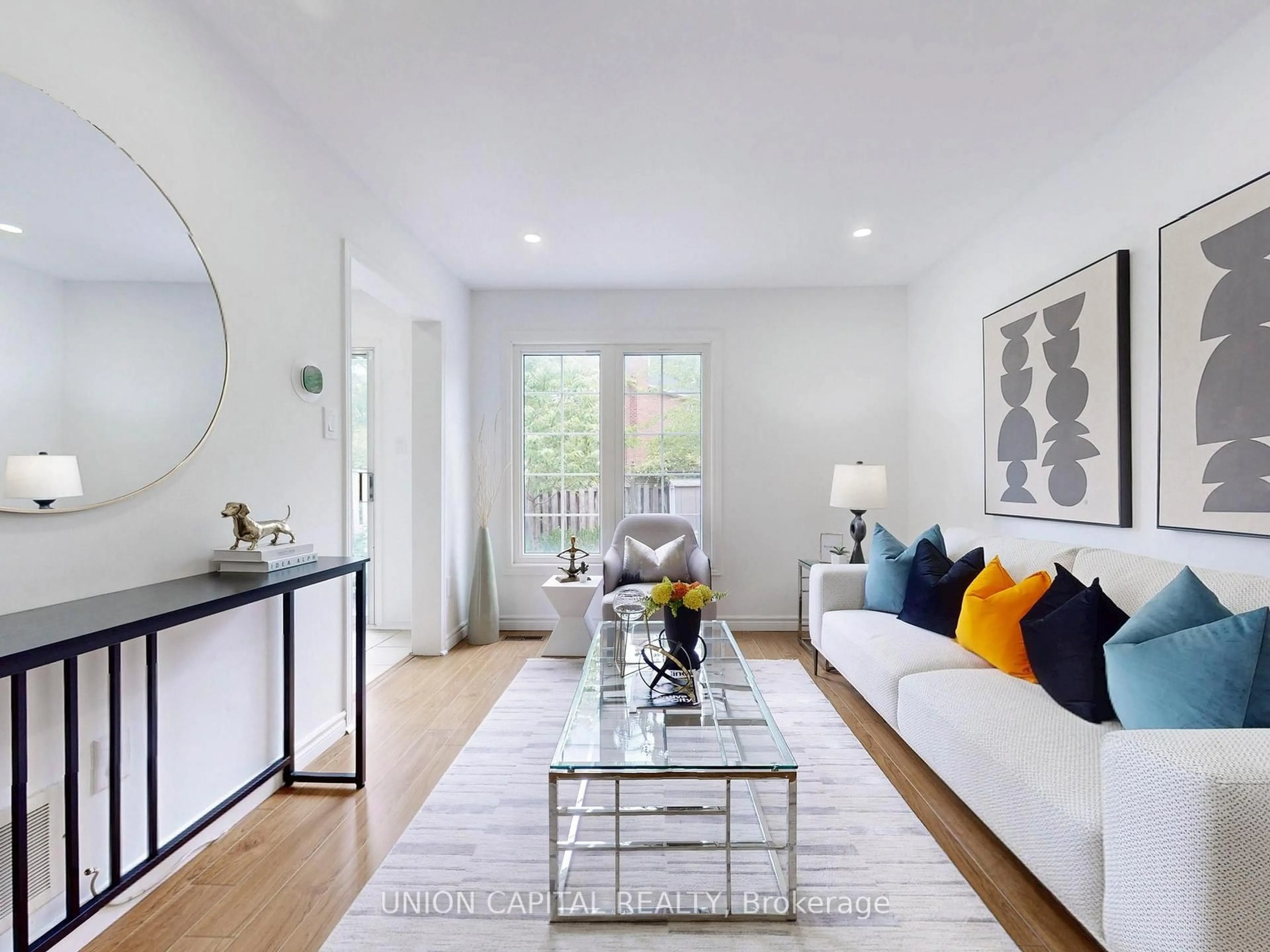 Living room with furniture, unknown for 86 Oldhill St, Richmond Hill Ontario L4C 9V1