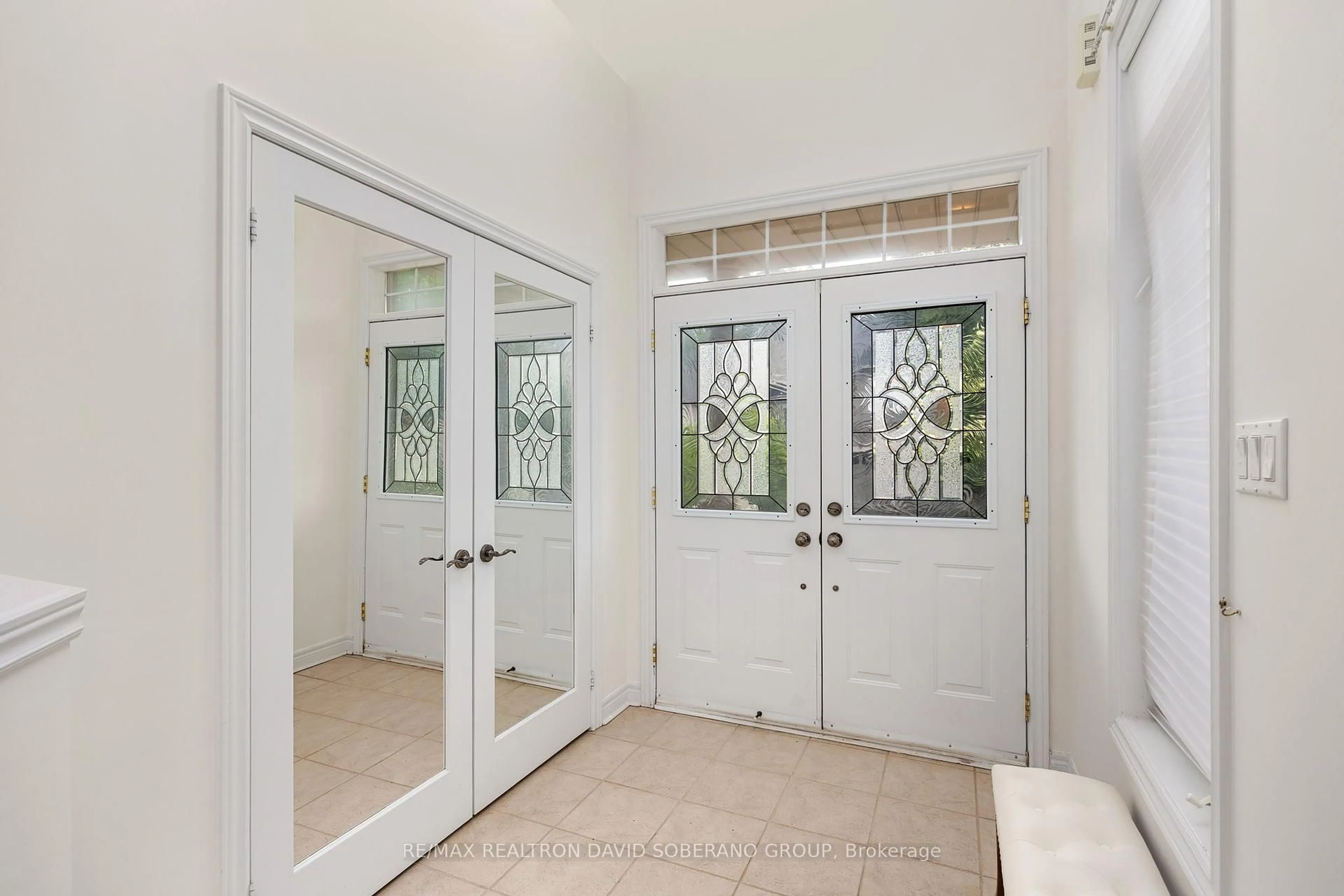 Indoor entryway for 26 Chopin Blvd, Vaughan Ontario L4J 8Y6