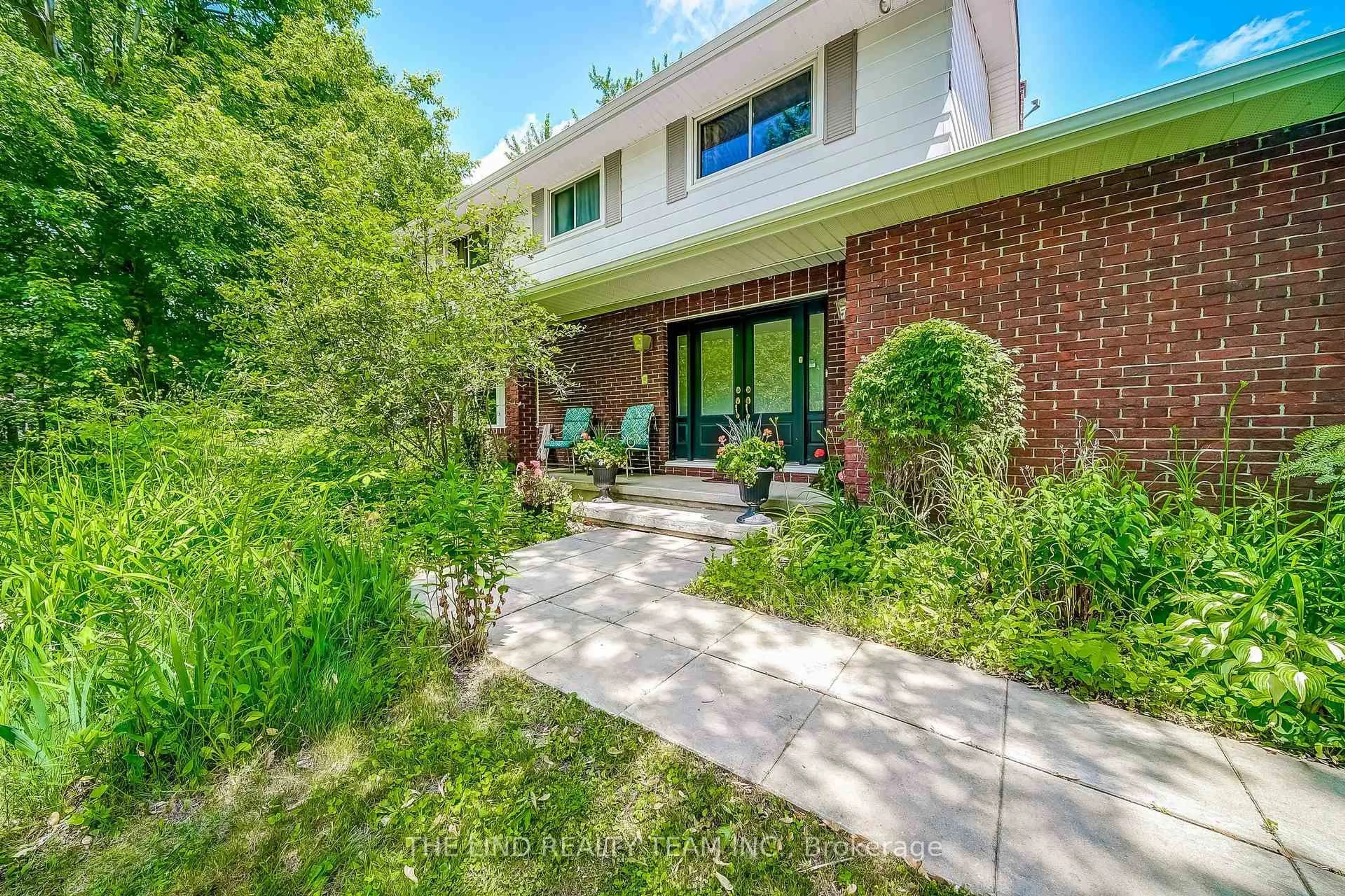 Home with brick exterior material, street for 15809 Dufferin St, King Ontario L7B 1K5