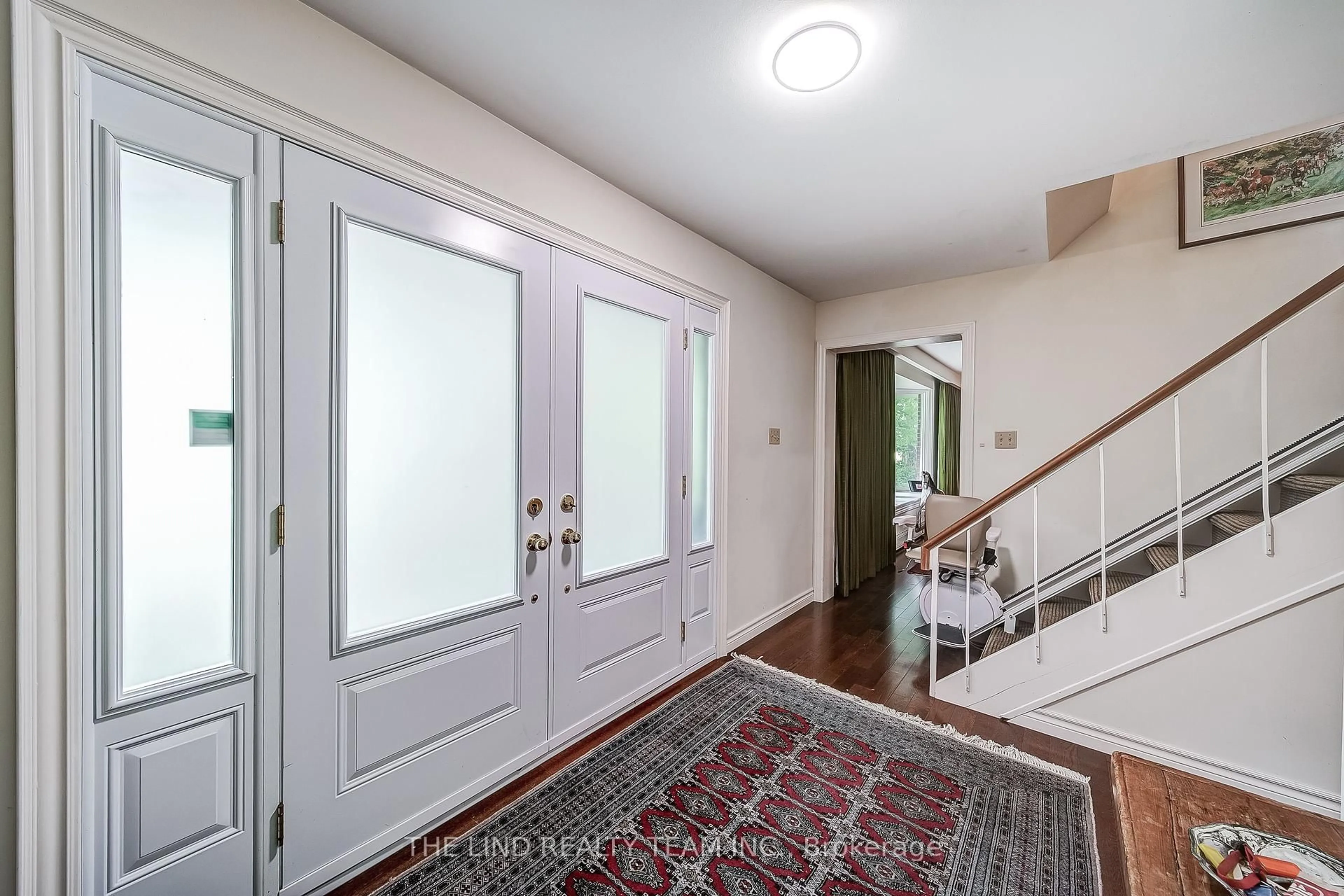 Indoor entryway for 15809 Dufferin St, King Ontario L7B 1K5