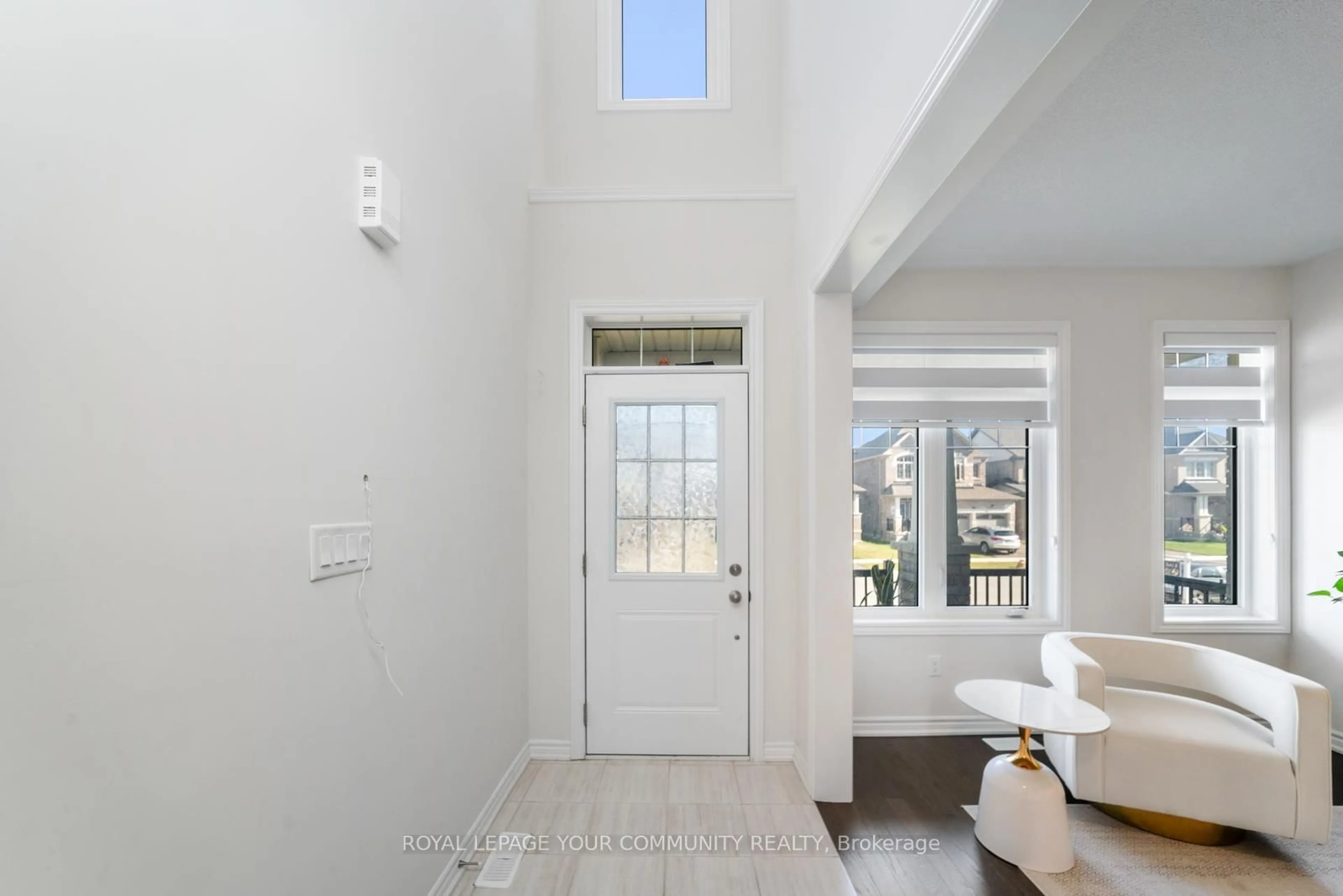 Indoor entryway for 1225 Corby Way, Innisfil Ontario L9S 0R3