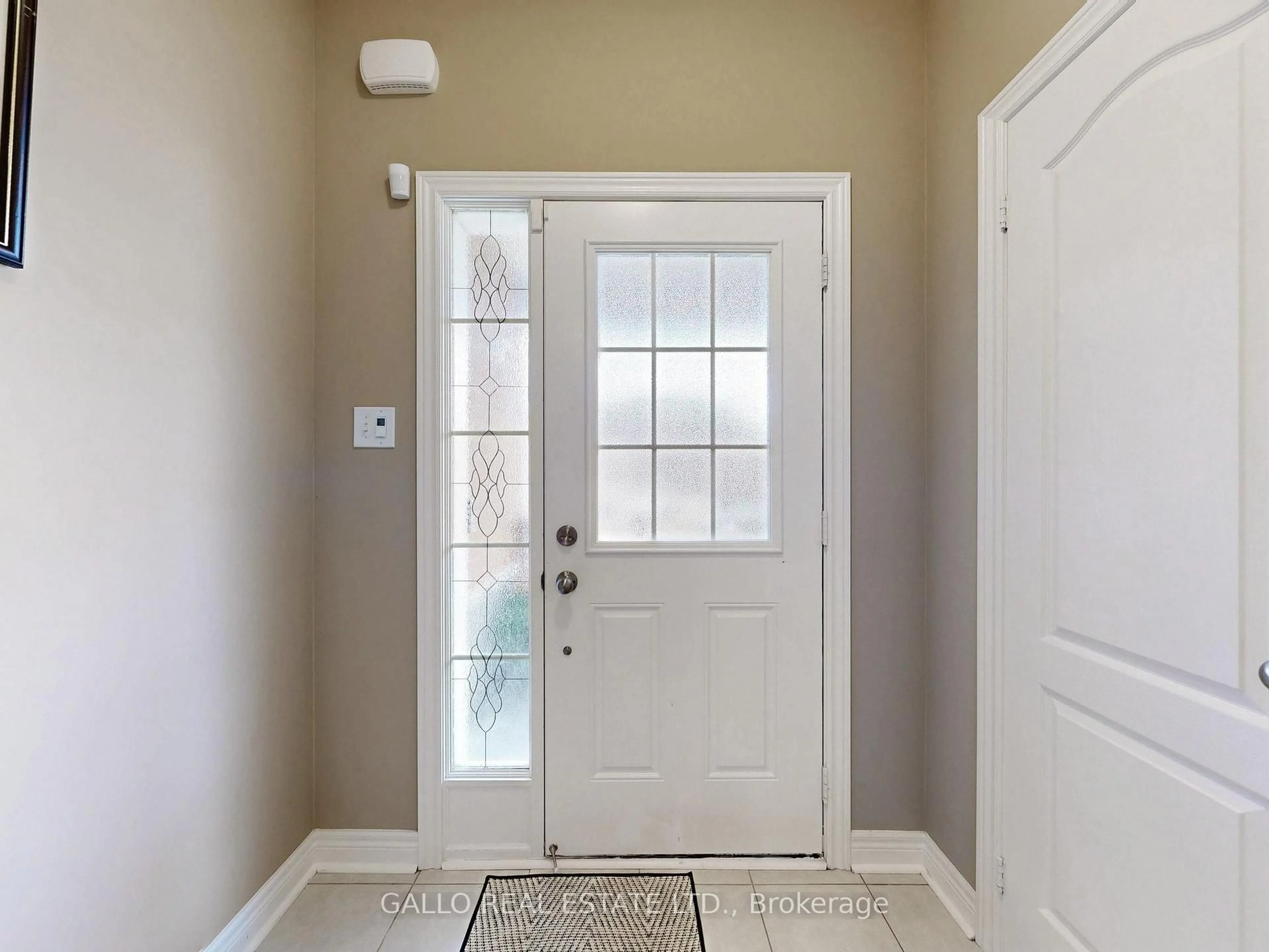 Indoor entryway for 2 Bud Doucette Crt, Uxbridge Ontario L9P 0E4