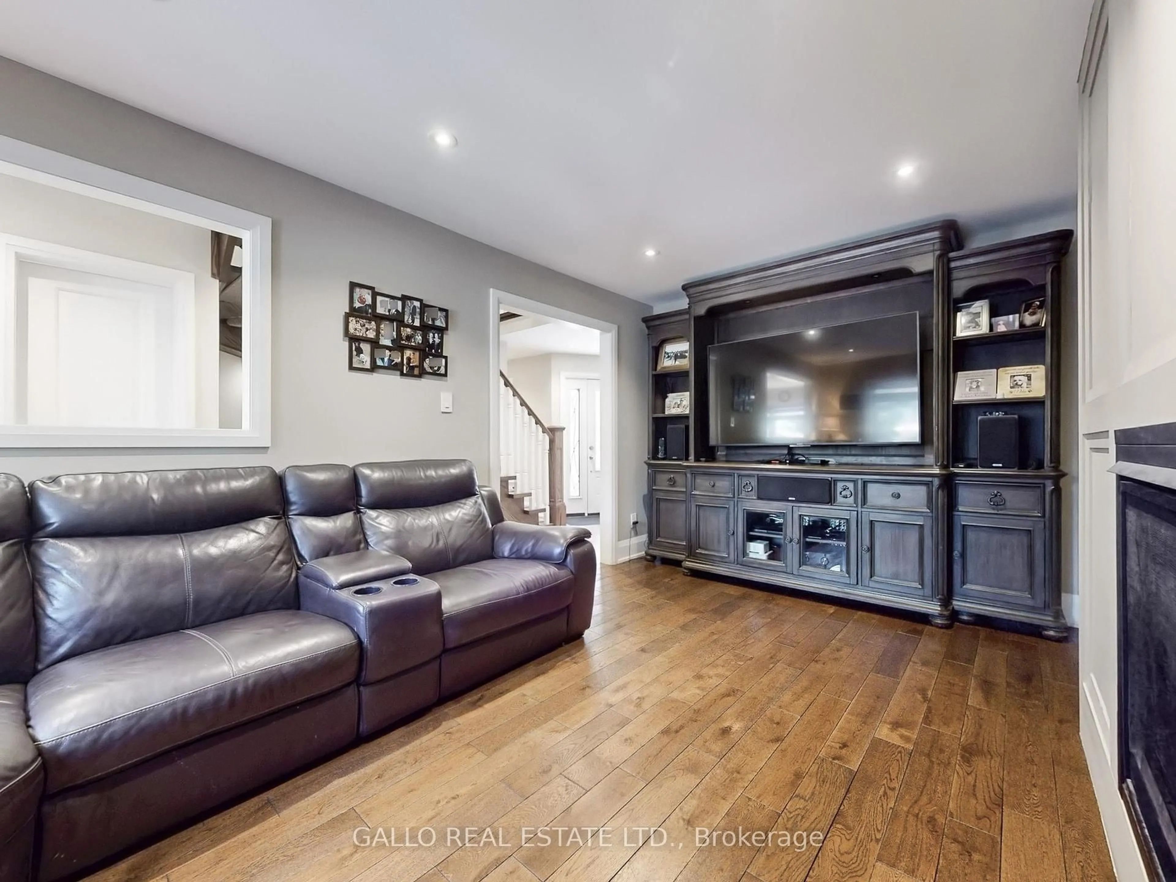 Living room with furniture, unknown for 45 Timbermill Cres, Markham Ontario L3P 6W8
