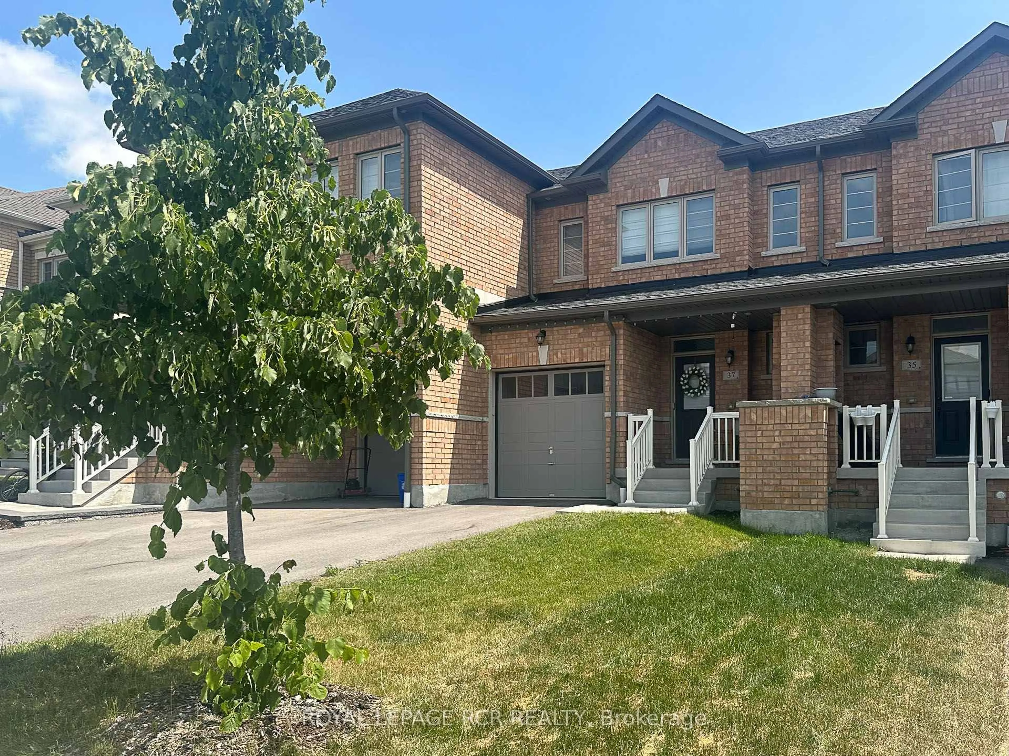 Home with brick exterior material, street for 37 Markview Rd, Whitchurch-Stouffville Ontario L4A 4W1