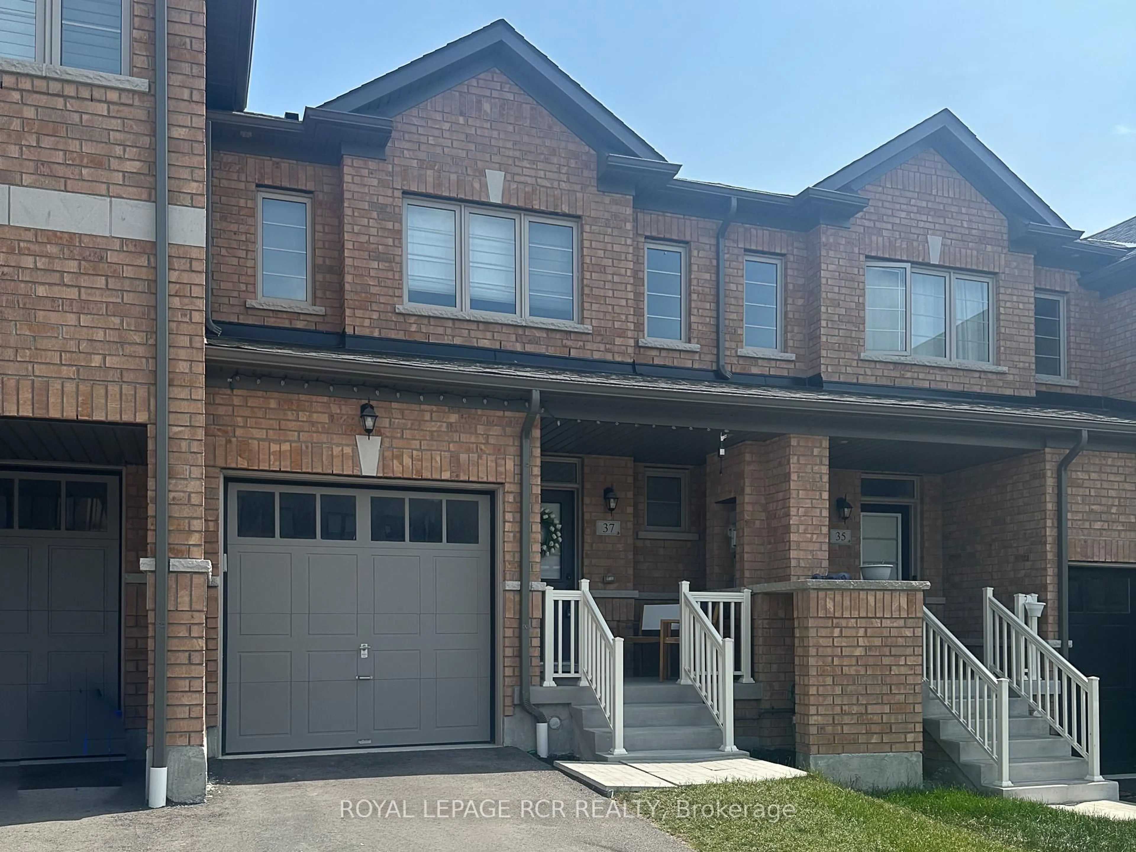 Home with brick exterior material, street for 37 Markview Rd, Whitchurch-Stouffville Ontario L4A 4W1