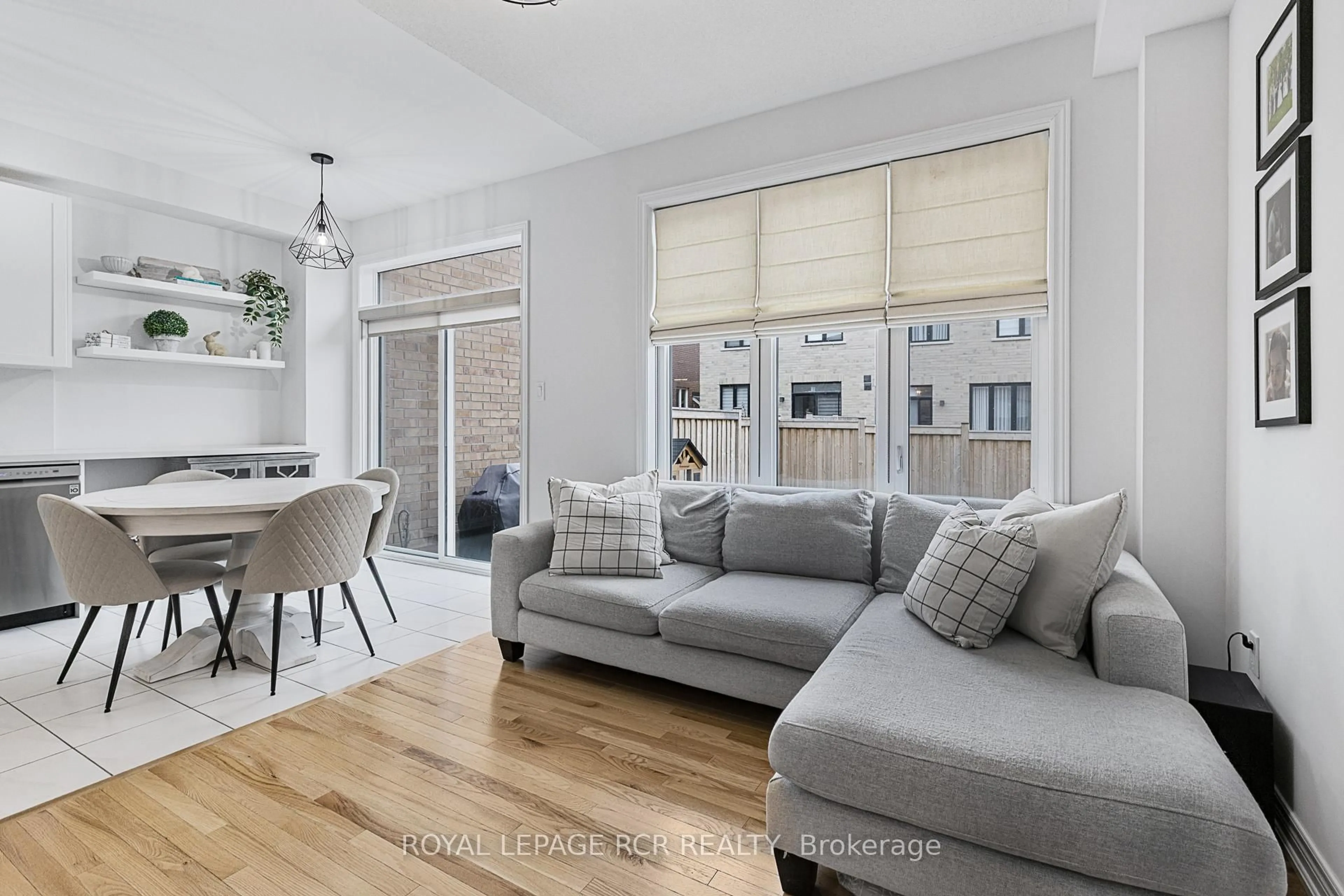 Living room with furniture, unknown for 37 Markview Rd, Whitchurch-Stouffville Ontario L4A 4W1