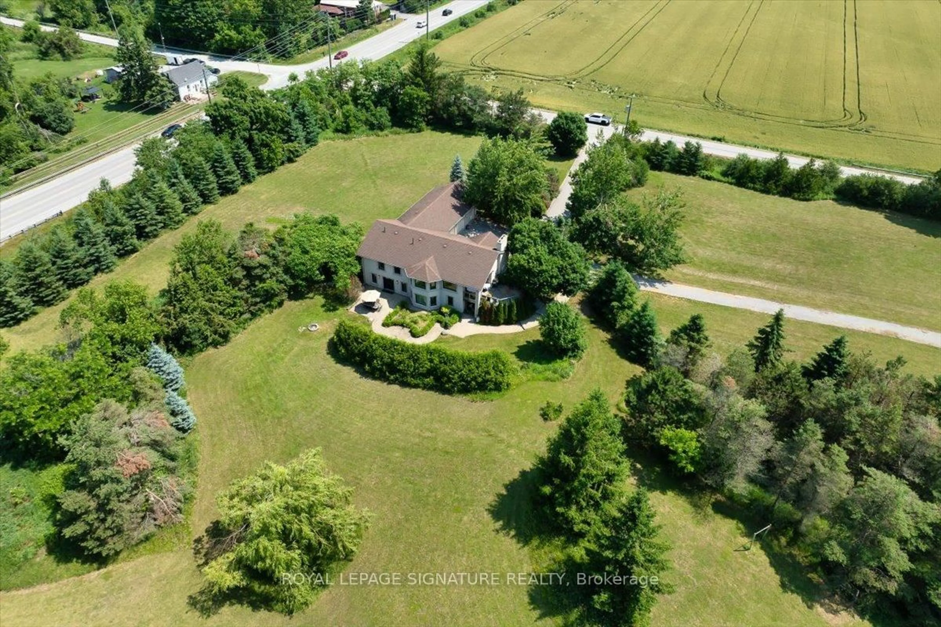 A pic from outside/outdoor area/front of a property/back of a property/a pic from drone, unknown for 27900 Thorah Sdrd, Brock Ontario L0K 1A0