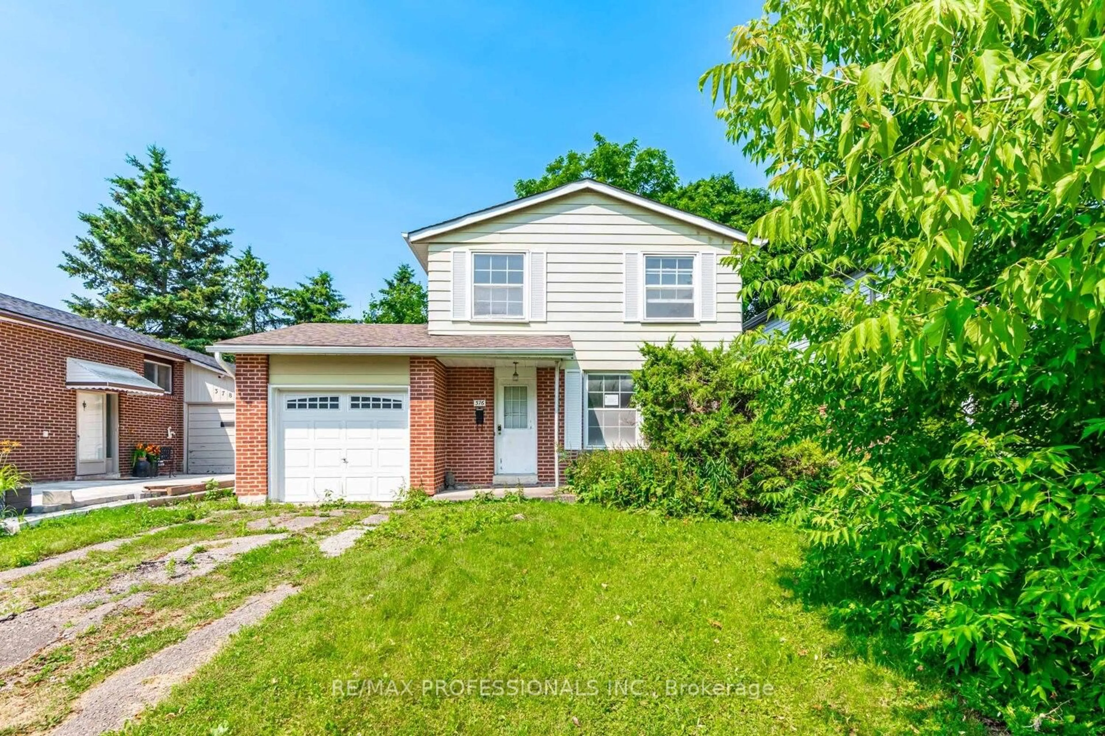 Home with vinyl exterior material, street for 376 Handley Cres, Newmarket Ontario L3Y 4T4