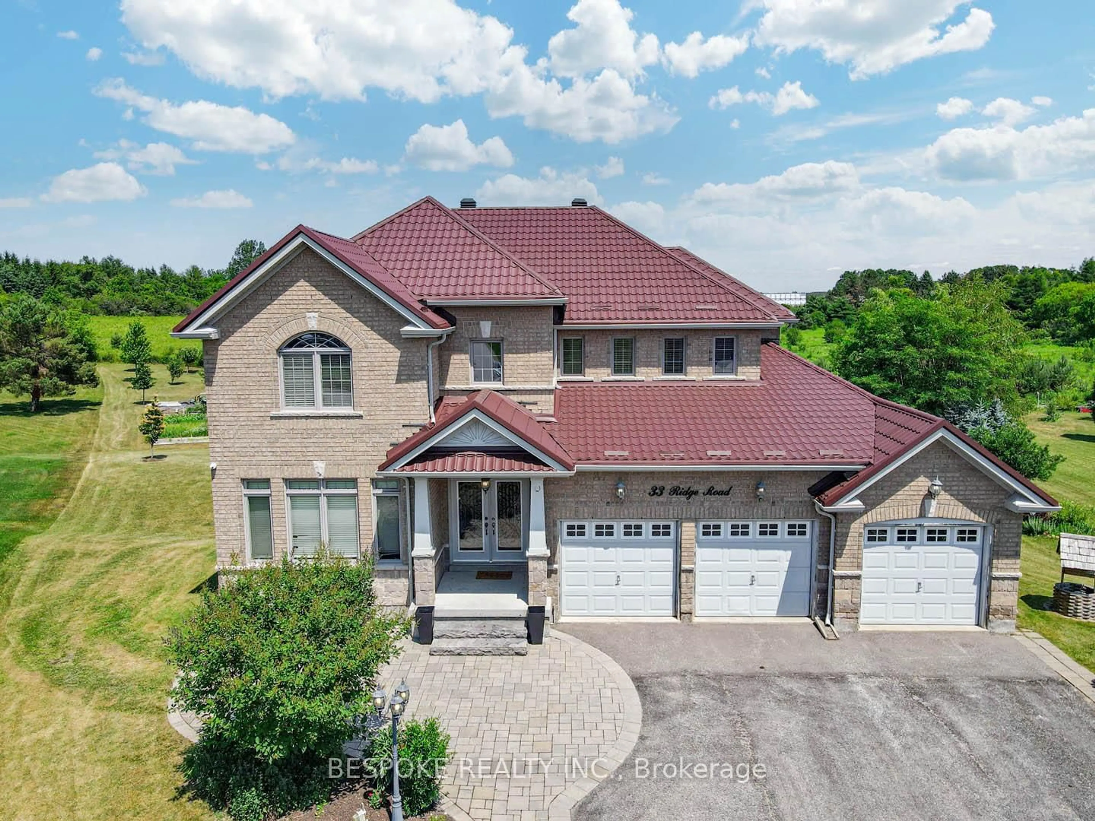 A pic from outside/outdoor area/front of a property/back of a property/a pic from drone, unknown for 33 Ridge Rd, Uxbridge Ontario L0C 1A0